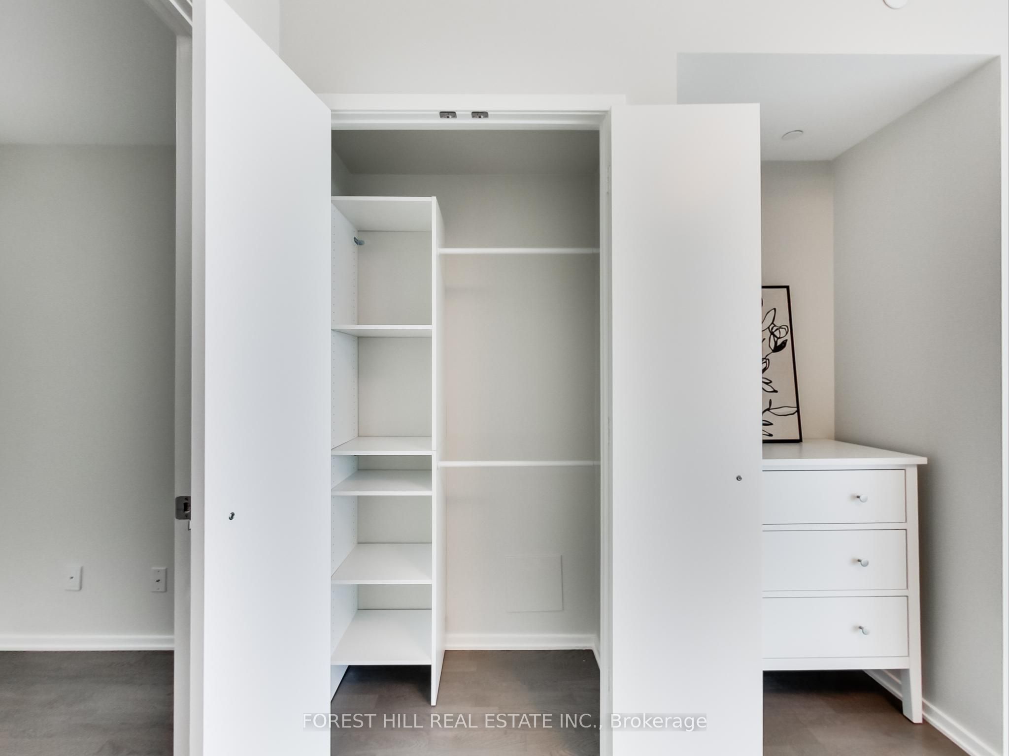 #6001 - 1 Bloor Street Property Photo 11
