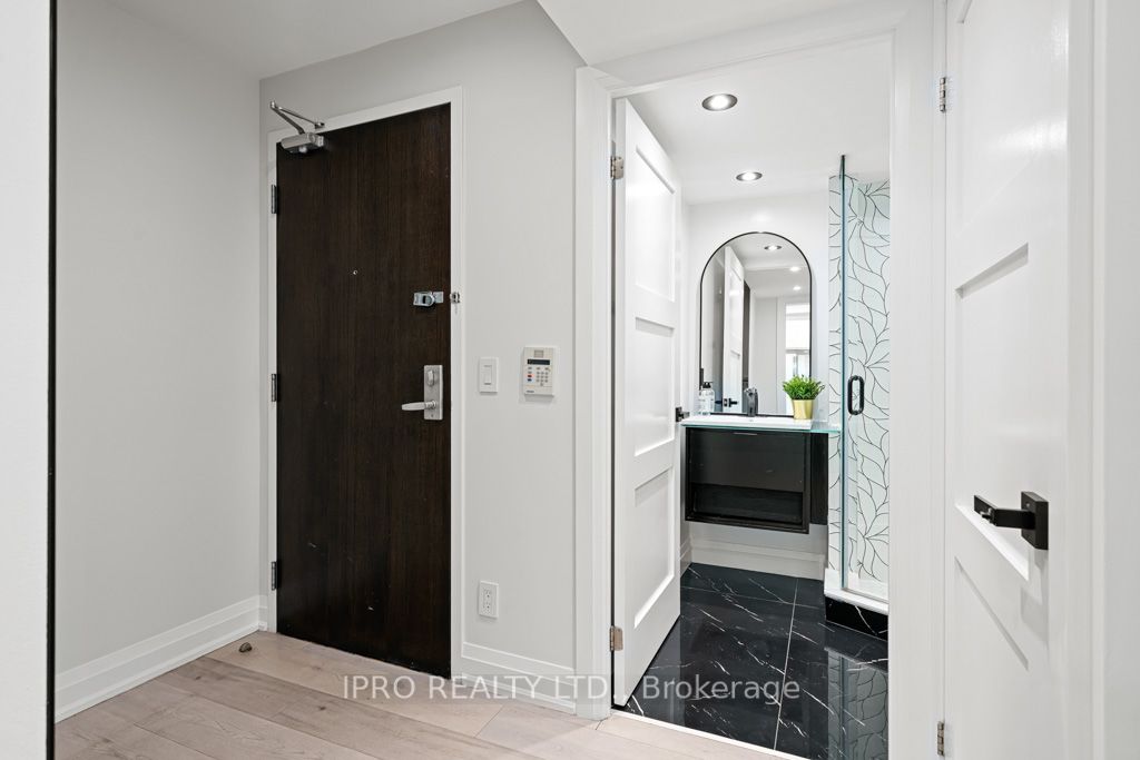 19 Grand Trunk Crescent 506 Property Photo 8