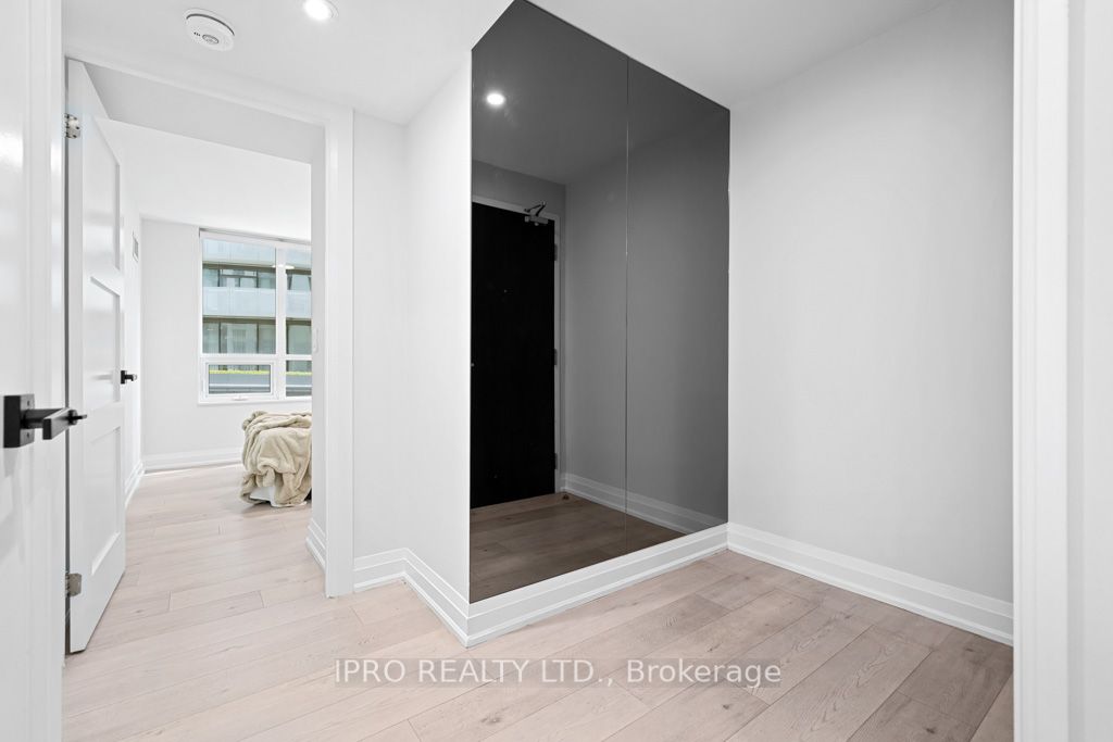 19 Grand Trunk Crescent 506 Property Photo 10