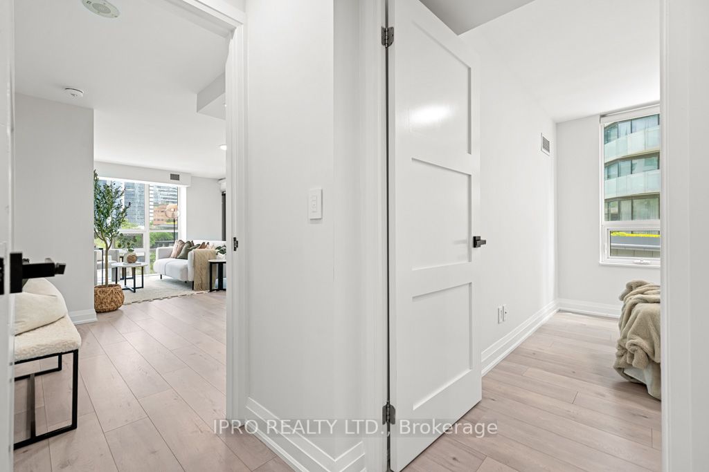 19 Grand Trunk Crescent 506 Property Photo 11