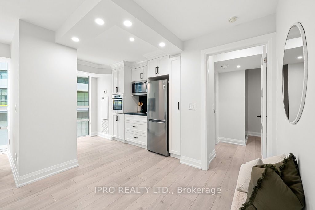 19 Grand Trunk Crescent 506 Property Photo 18