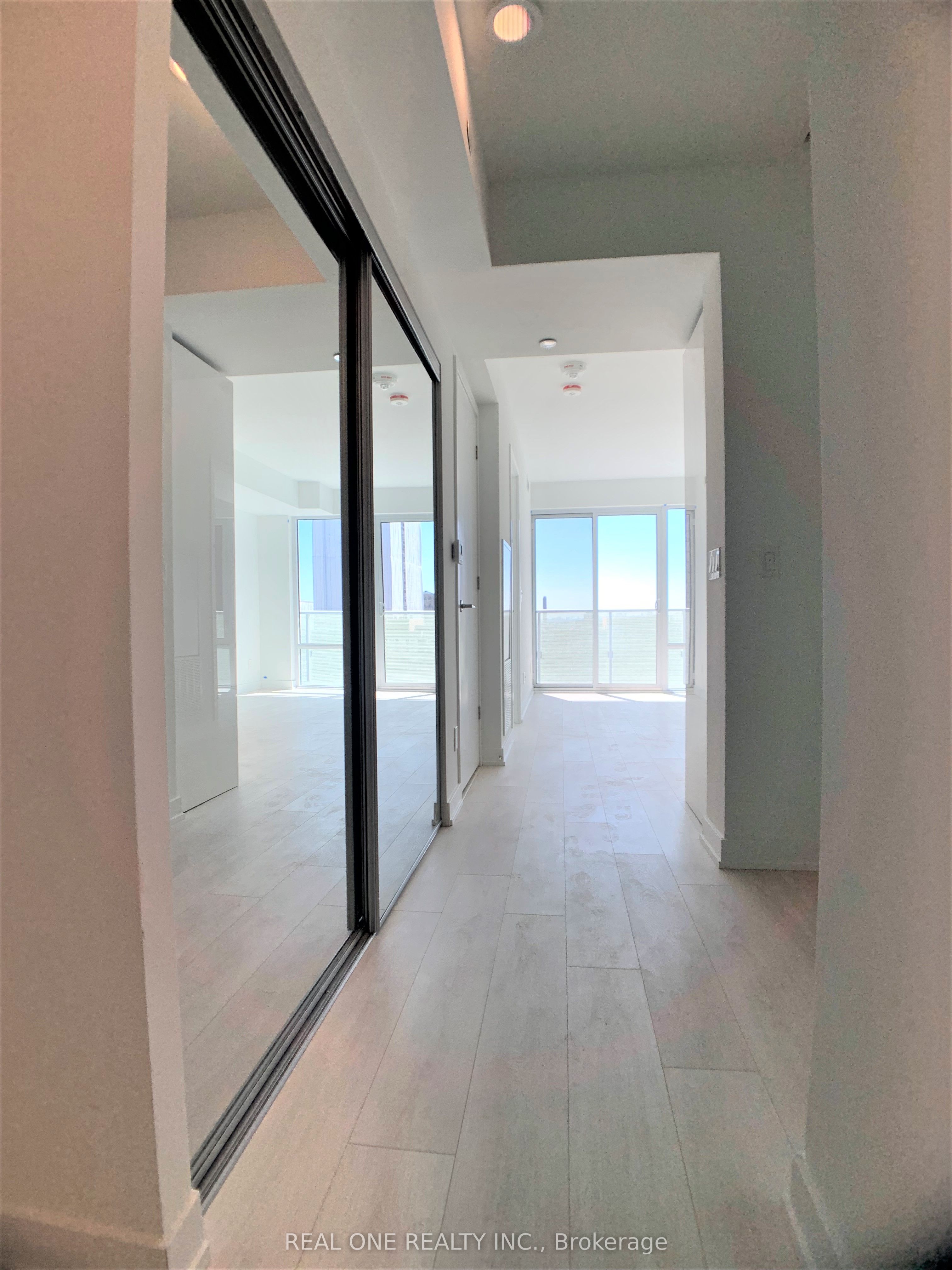 #1513 - 501 Yonge Street Property Photo 2