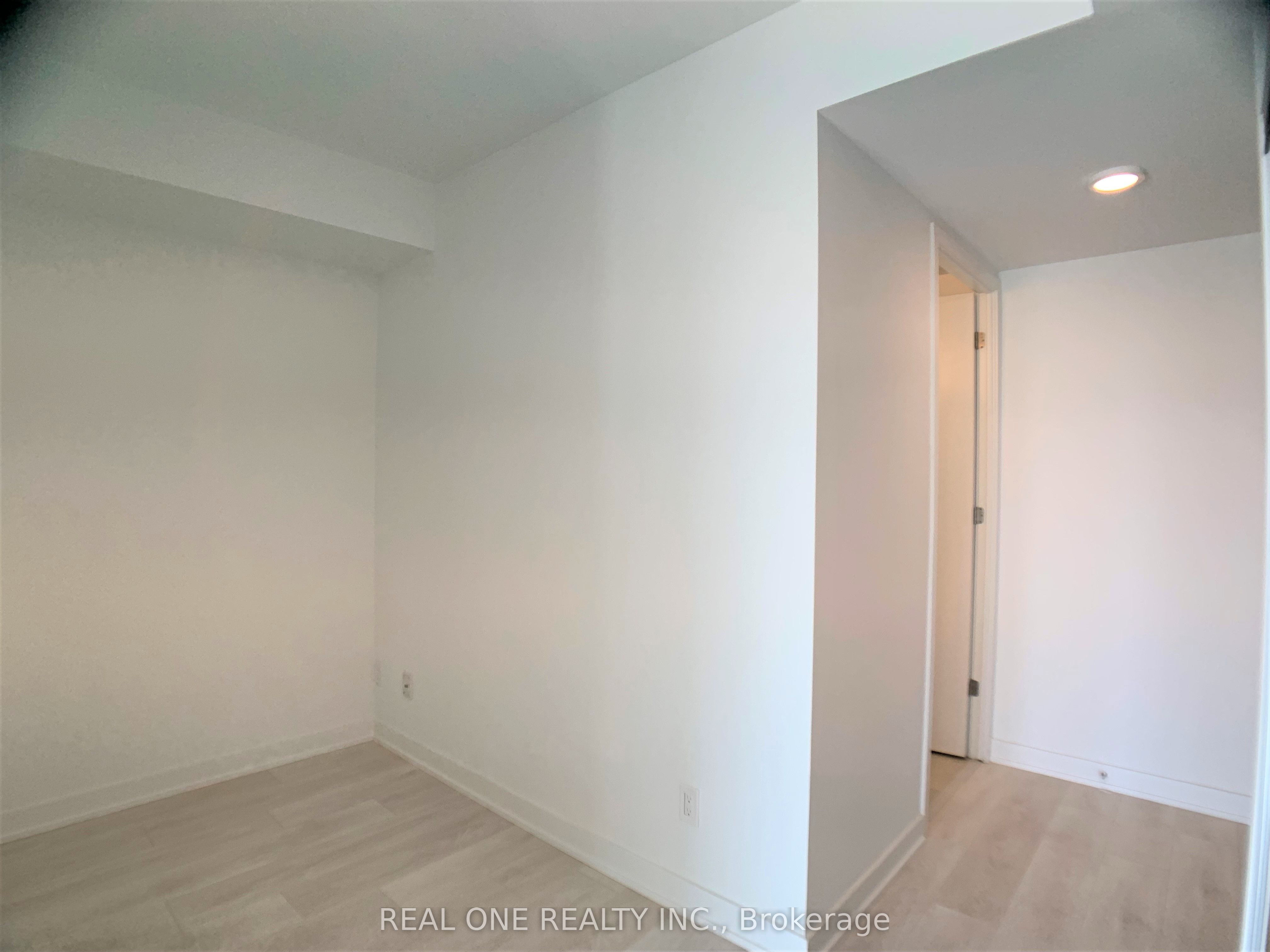 #1513 - 501 Yonge Street Property Photo 3