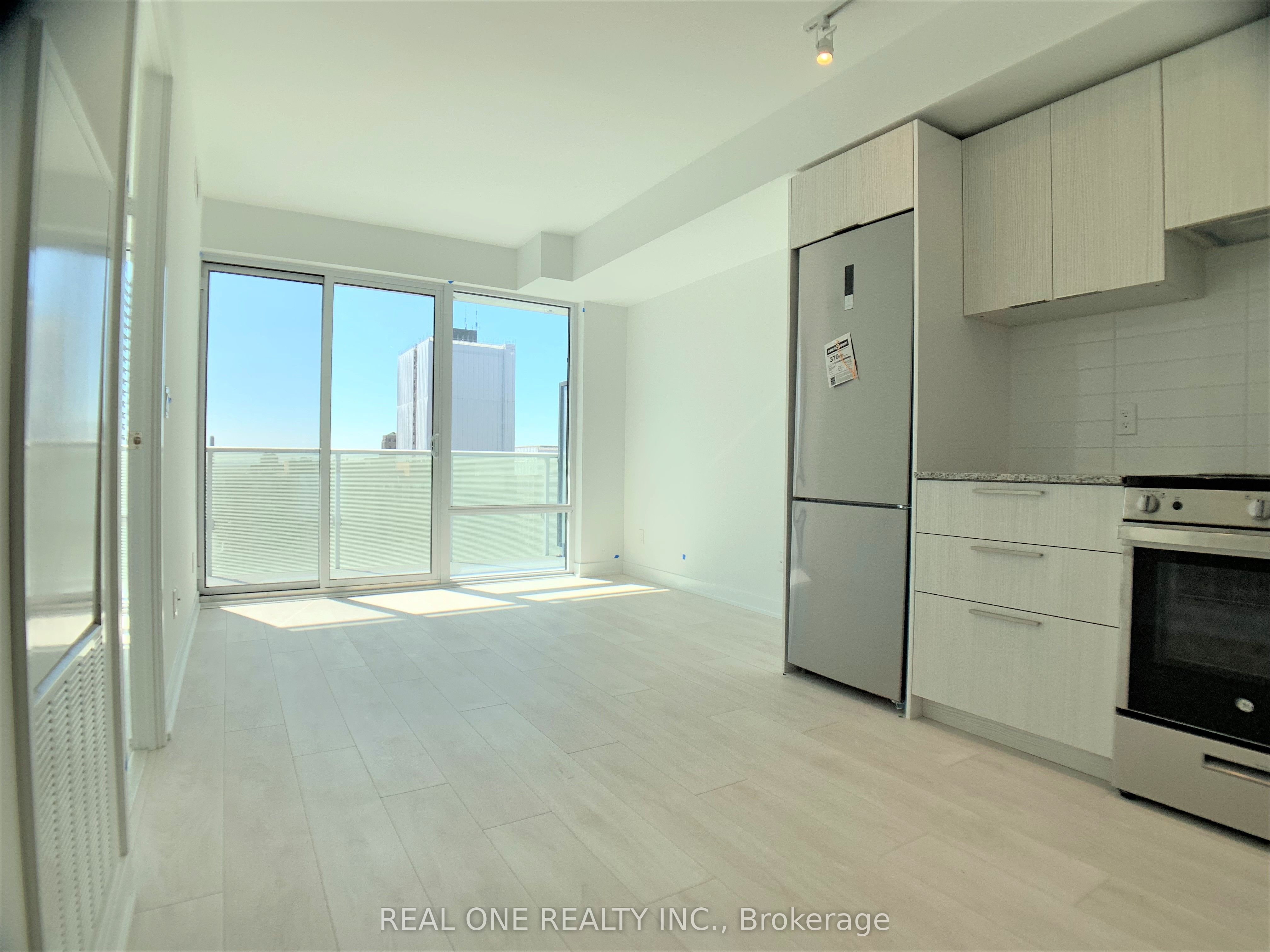 #1513 - 501 Yonge Street Property Photo 5