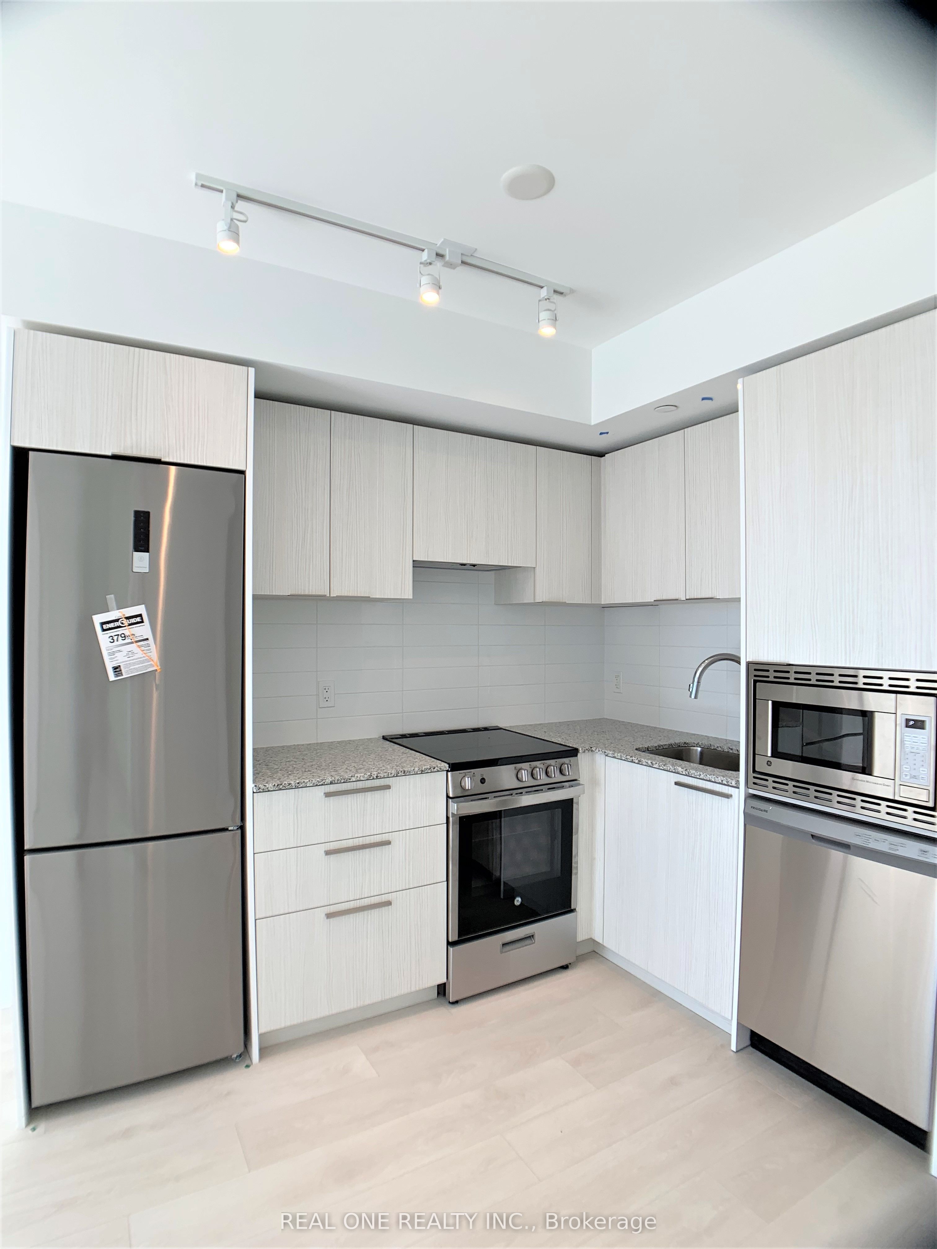 #1513 - 501 Yonge Street Property Photo 9