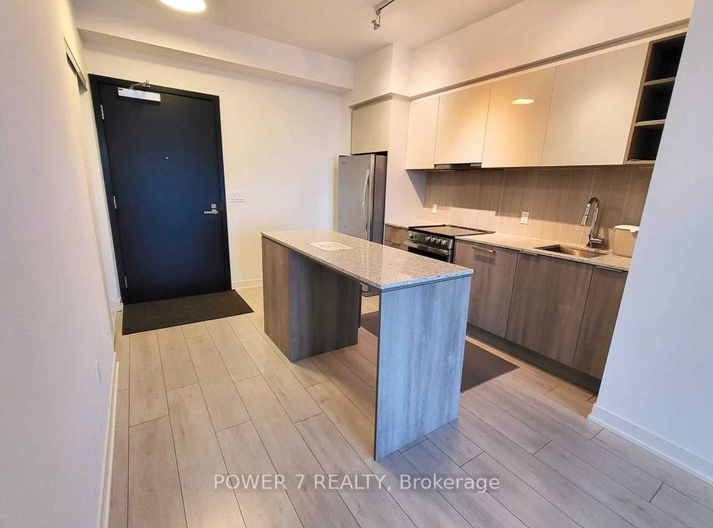 #1110 - 31 Tippett Road Property Photo 4