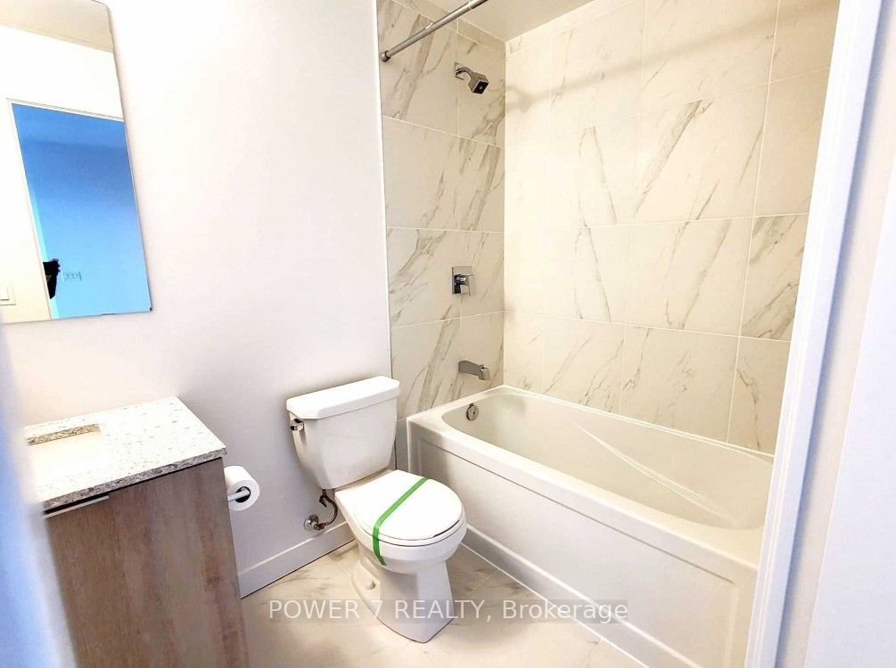 #1110 - 31 Tippett Road Property Photo 7
