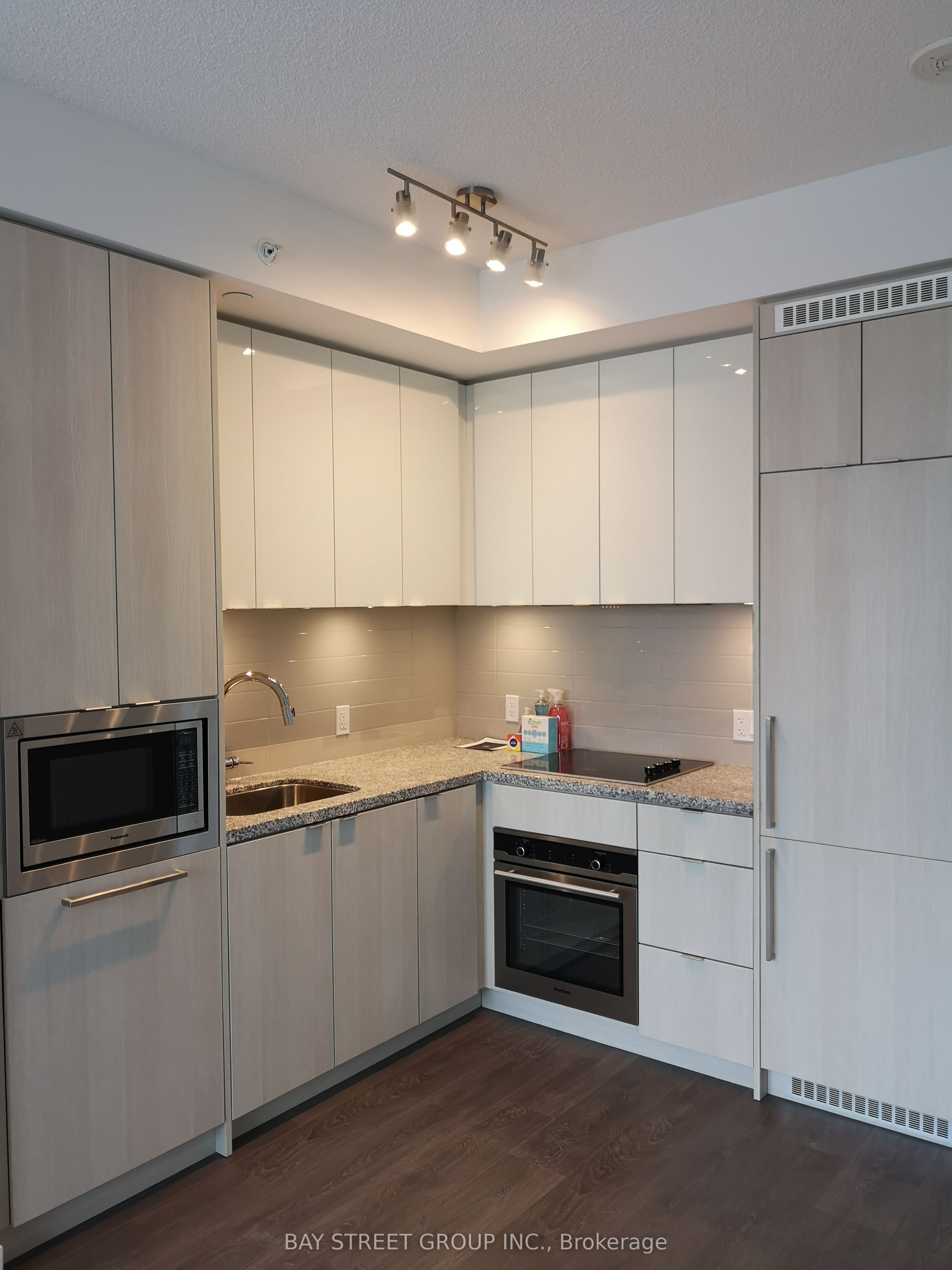#3110 - 125 Blue Jays Way Property Photo 4