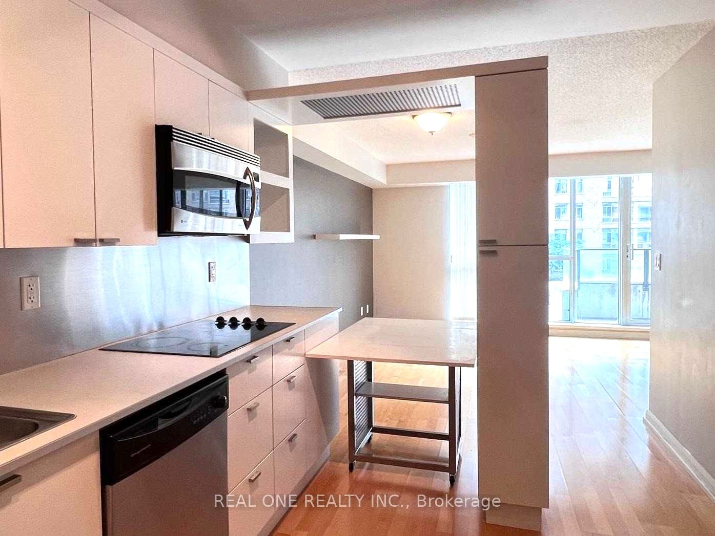 #815 - 111 Elizabeth Street Property Photo 3
