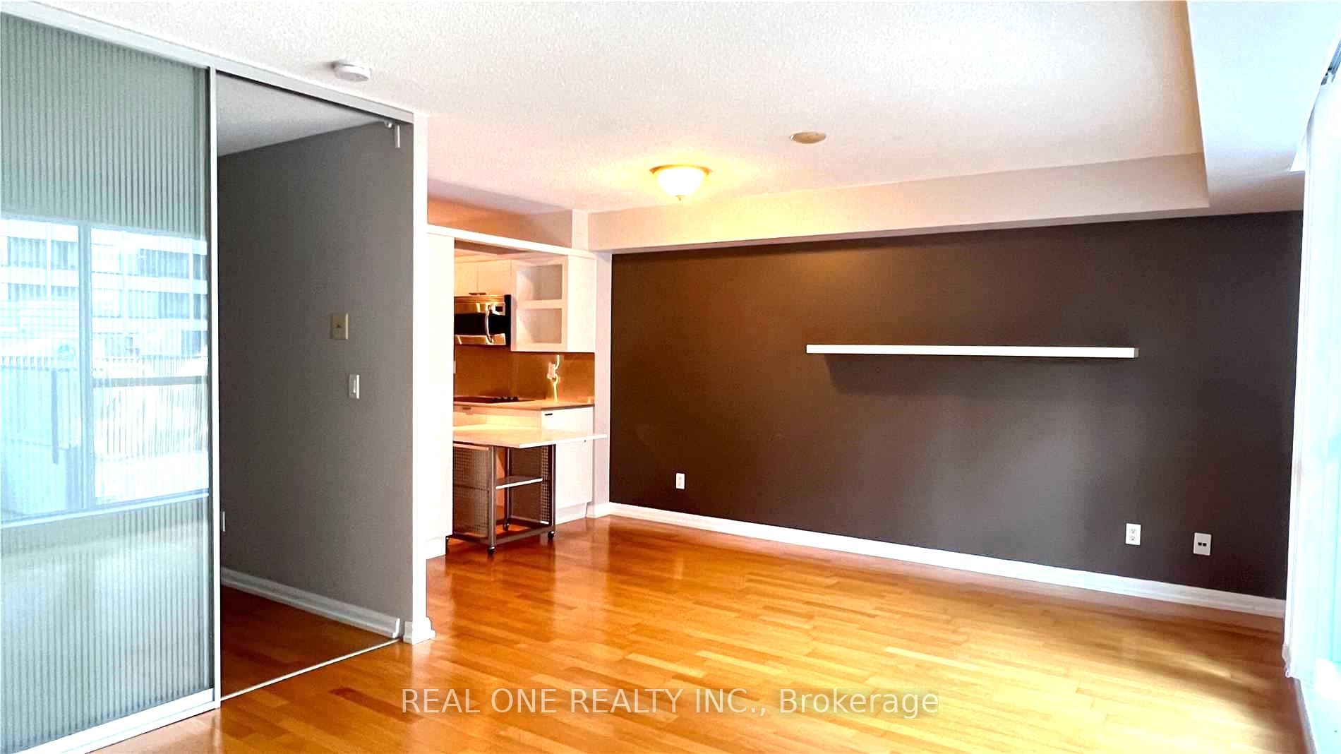 #815 - 111 Elizabeth Street Property Photo 13