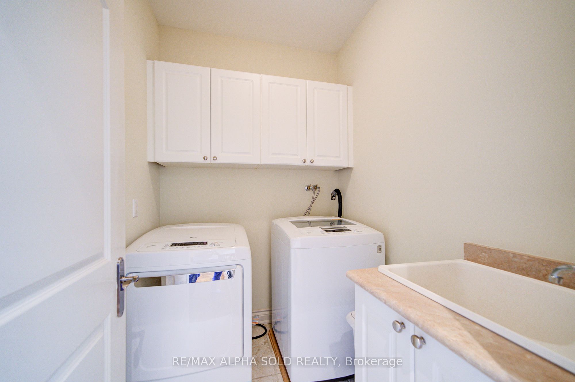 219 Greenfield Avenue Property Photo 43