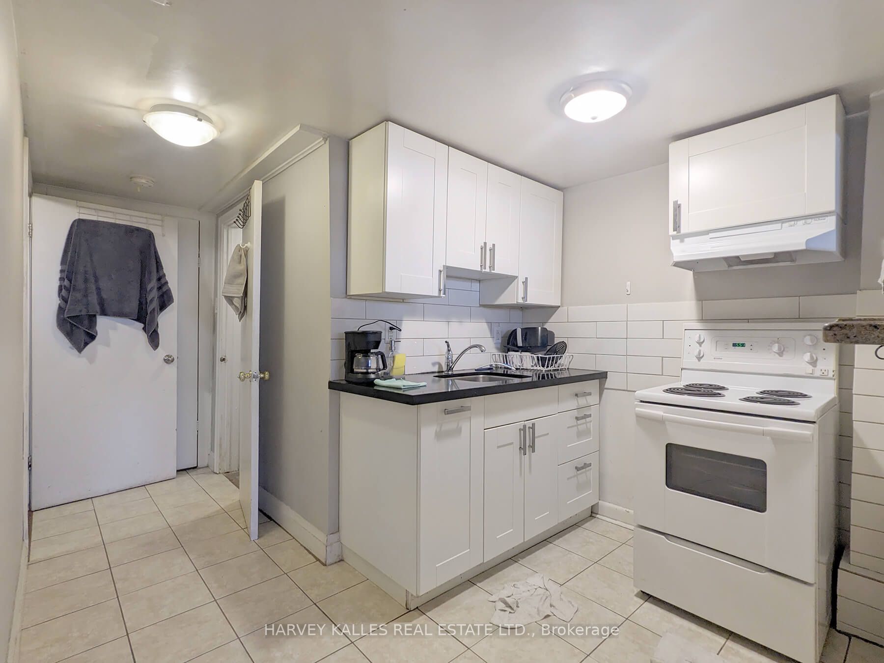 242 Robina Avenue Lower Property Photo 8