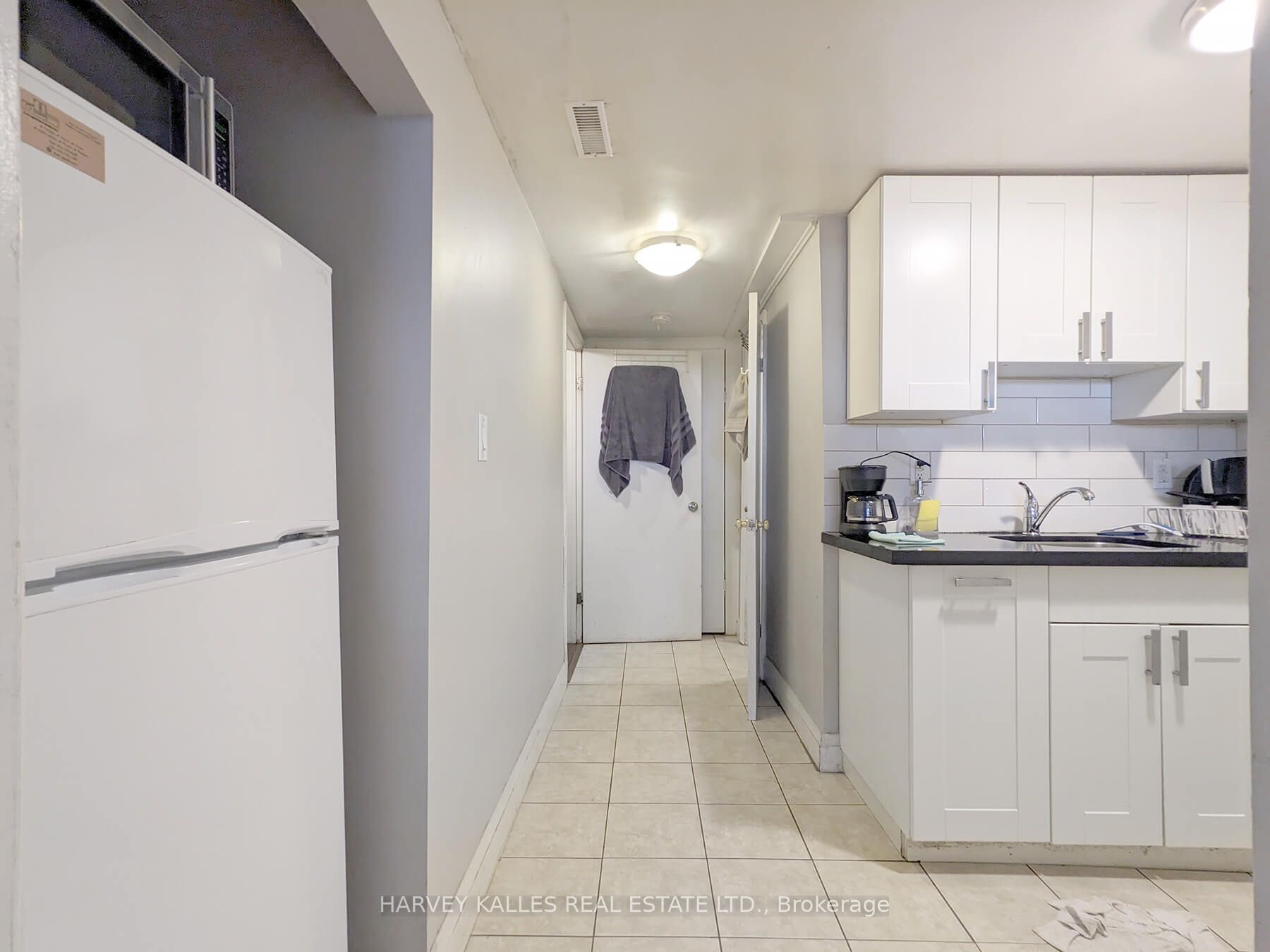 242 Robina Avenue Lower Property Photo 9