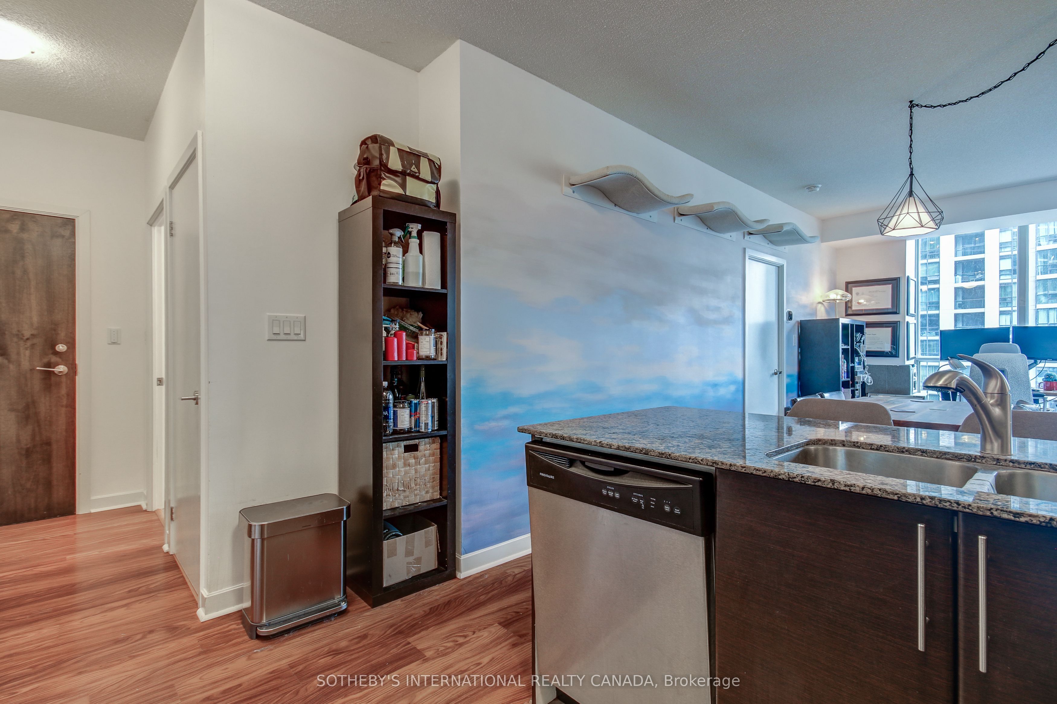 33 Bay Street 508 Property Photo 6