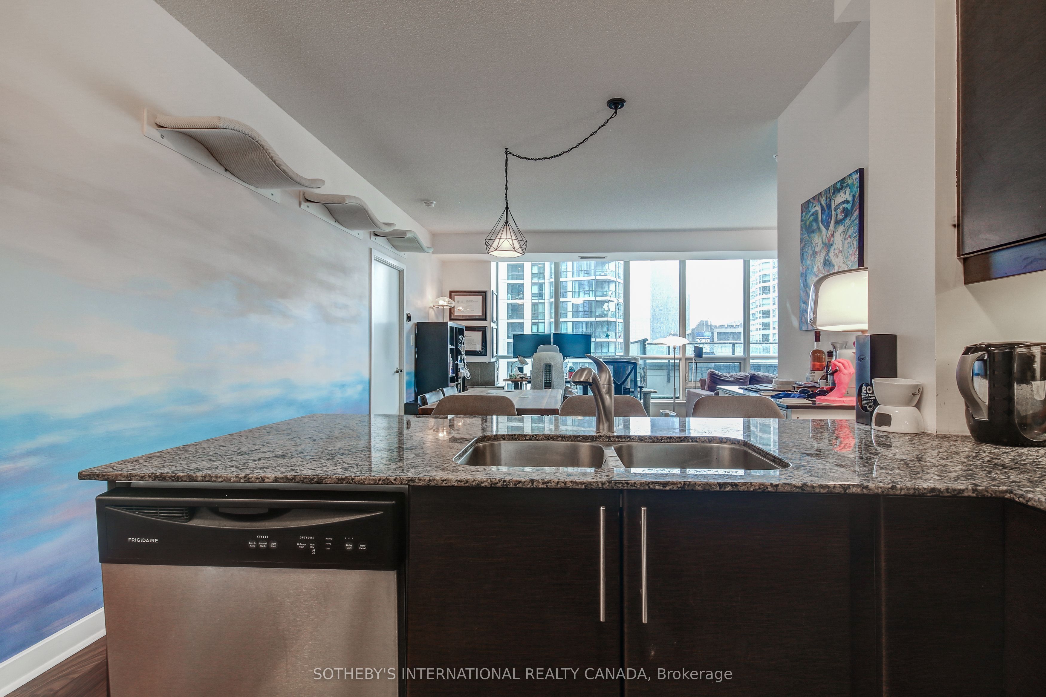 33 Bay Street 508 Property Photo 7