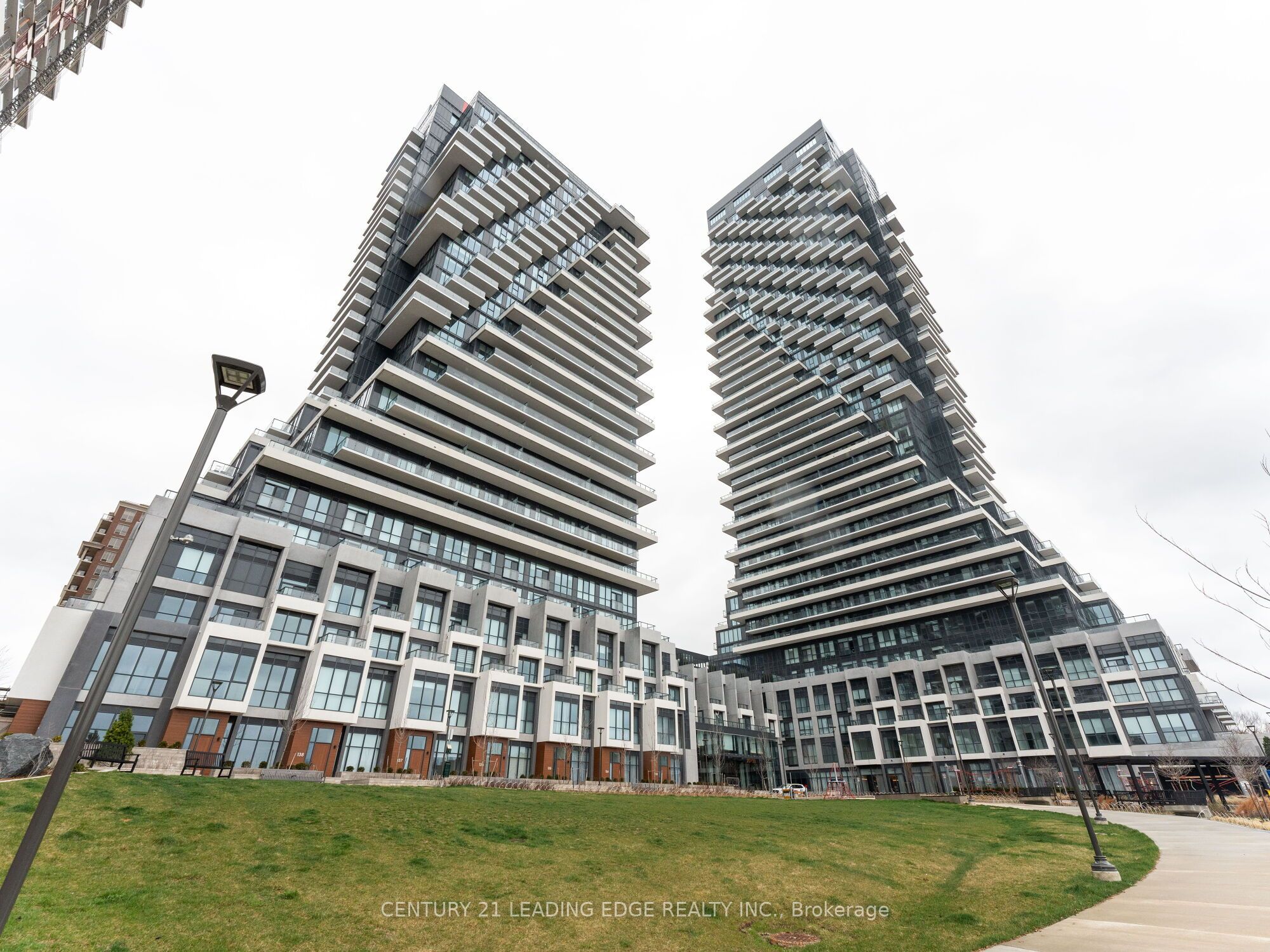 #1439 - 20 Inn On The Park Drive Property Photo 1