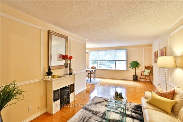 47 Marowyne Drive Upper Property Photo 2