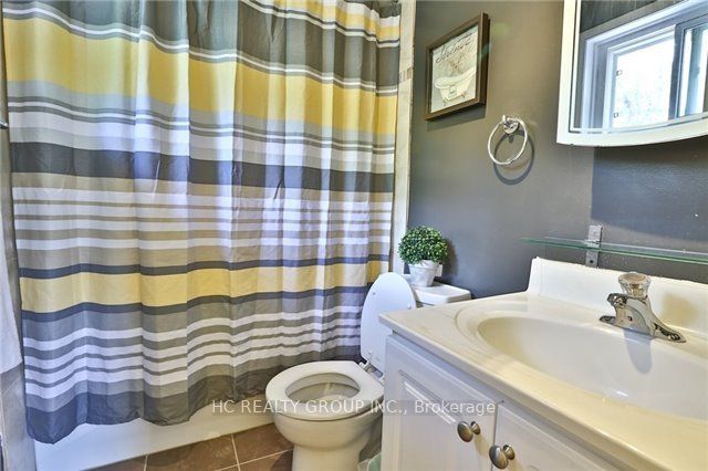 47 Marowyne Drive Upper Property Photo 8