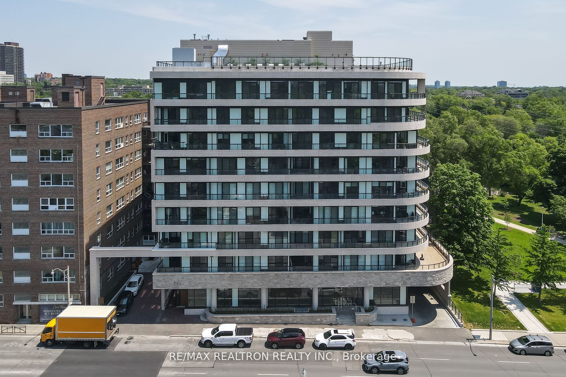 #601 - 285 Avenue Road Property Photo 1