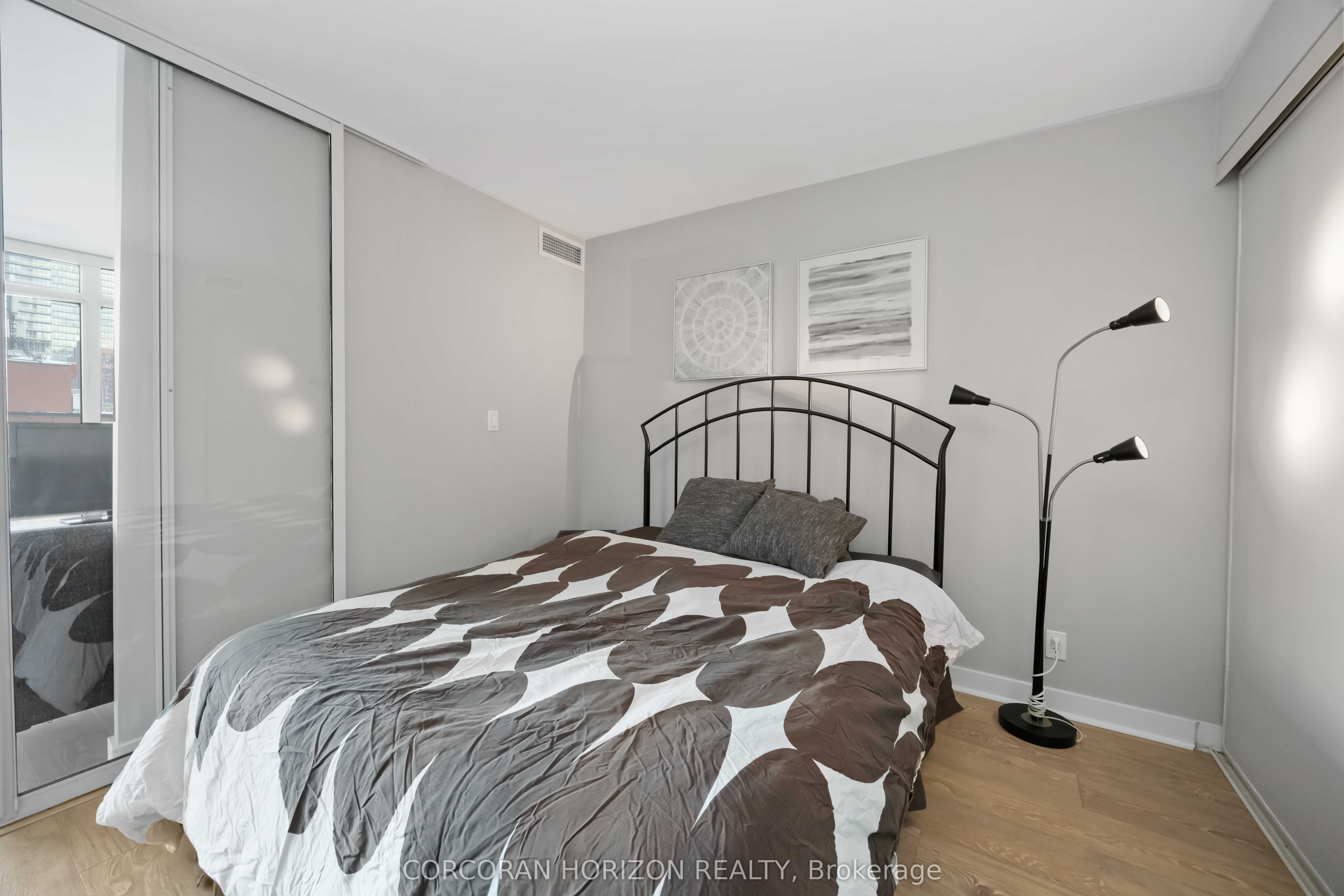 397 Front Street W 906 Property Photo 20