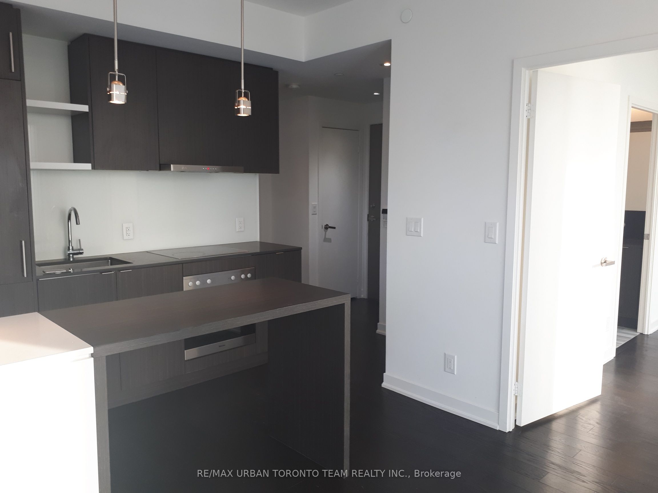100 Harbour Street 5502 Property Photo 3