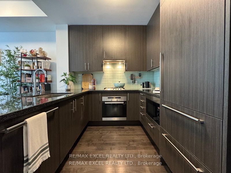 29 Queens Quay E 528 Property Photo 2