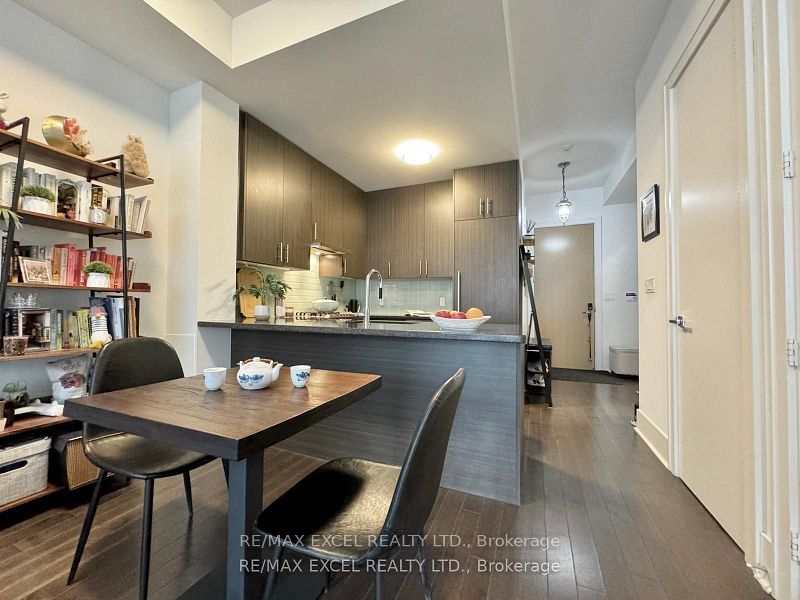 29 Queens Quay E 528 Property Photo 4