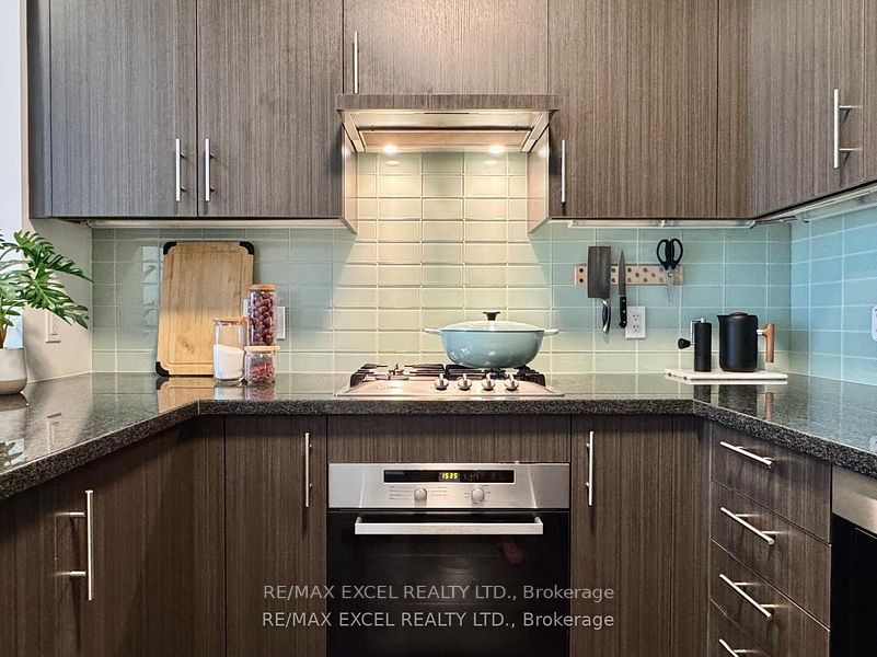 29 Queens Quay E 528 Property Photo 7