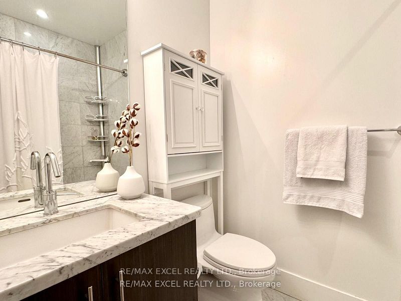 29 Queens Quay E 528 Property Photo 17
