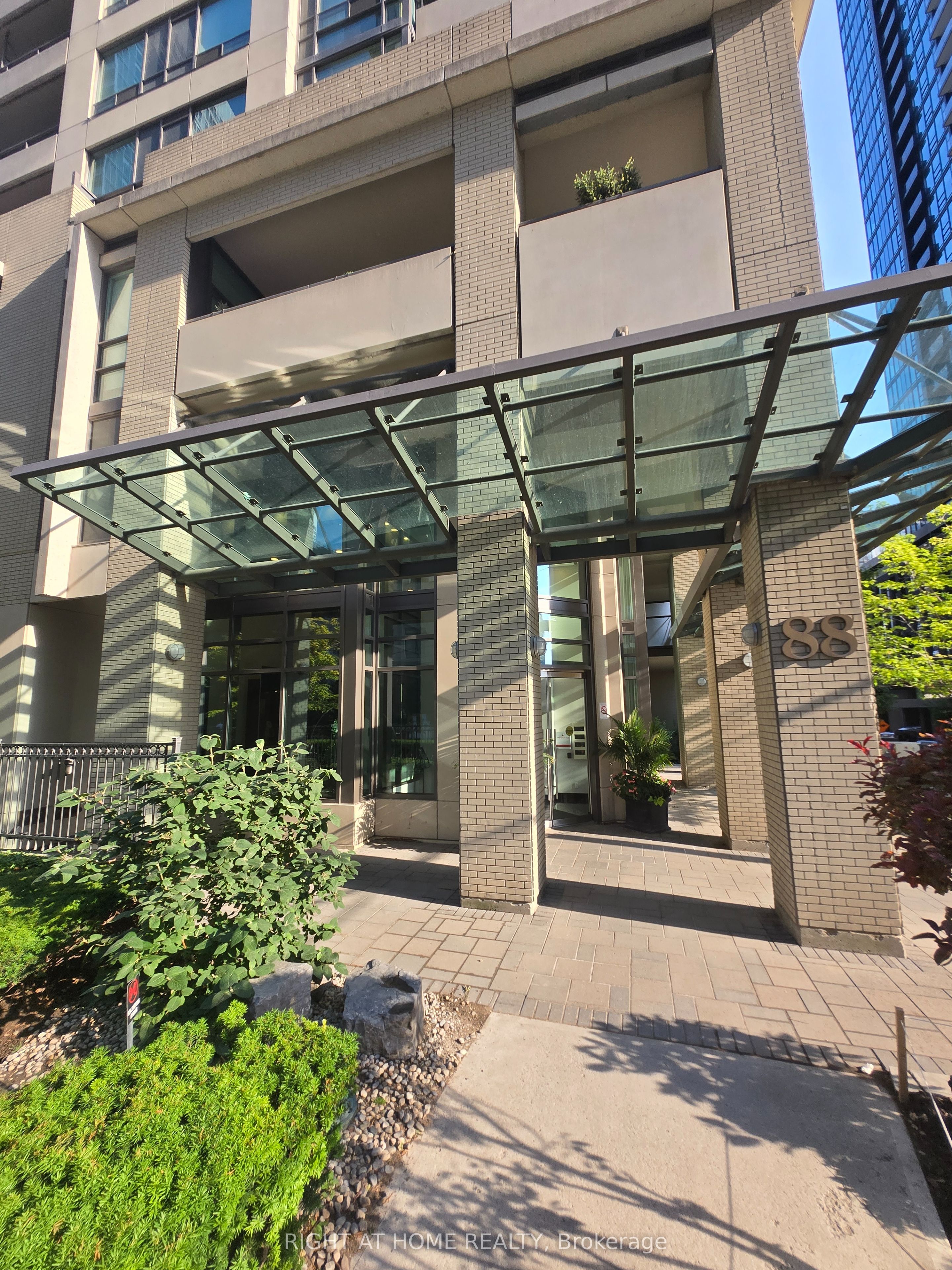 88 Broadway Avenue W 905 Property Photo 1