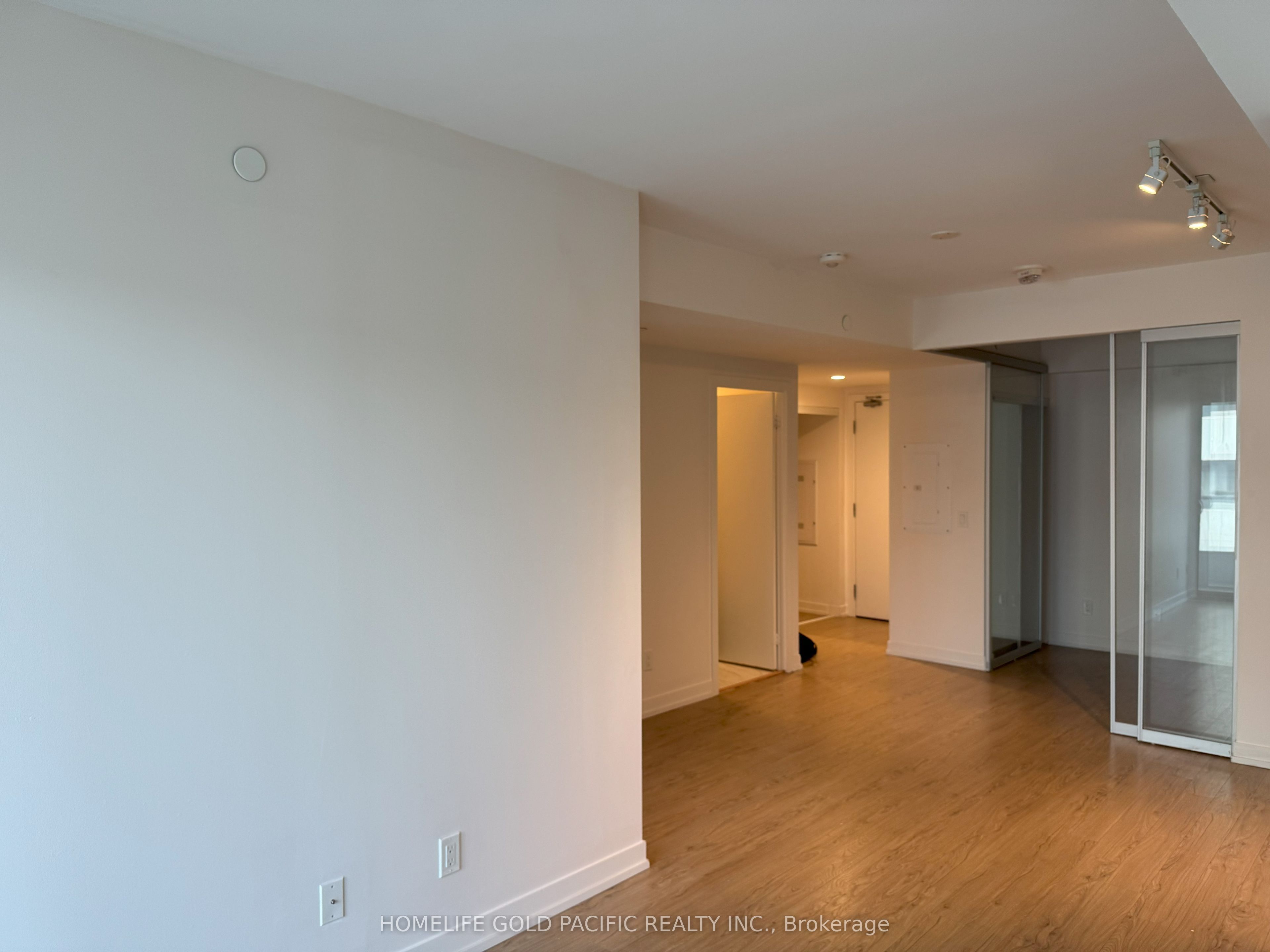 85 Wood Street 1202 Property Photo 6