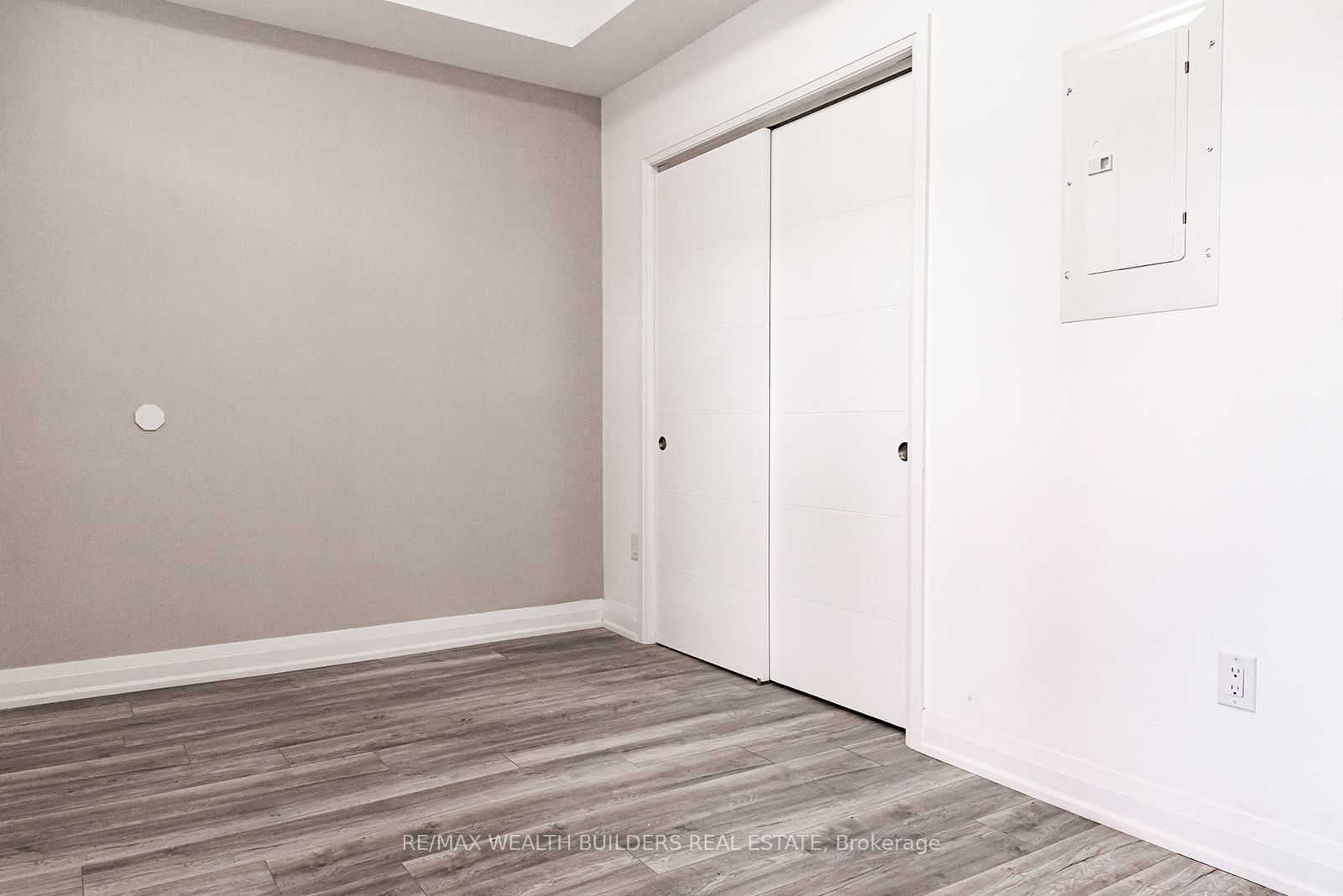 213 Jarvis Street 6 Property Photo 4