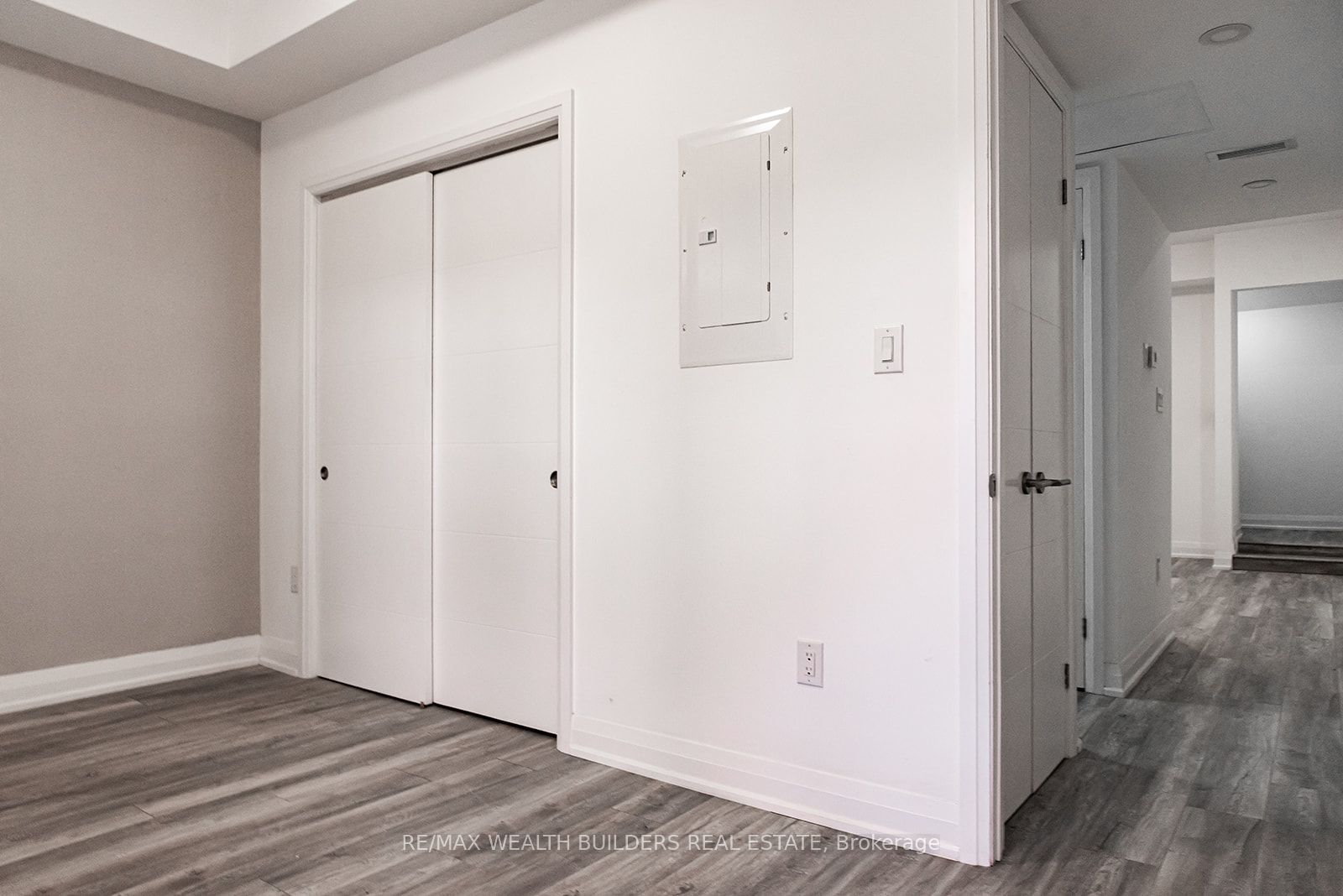 213 Jarvis Street 6 Property Photo 5