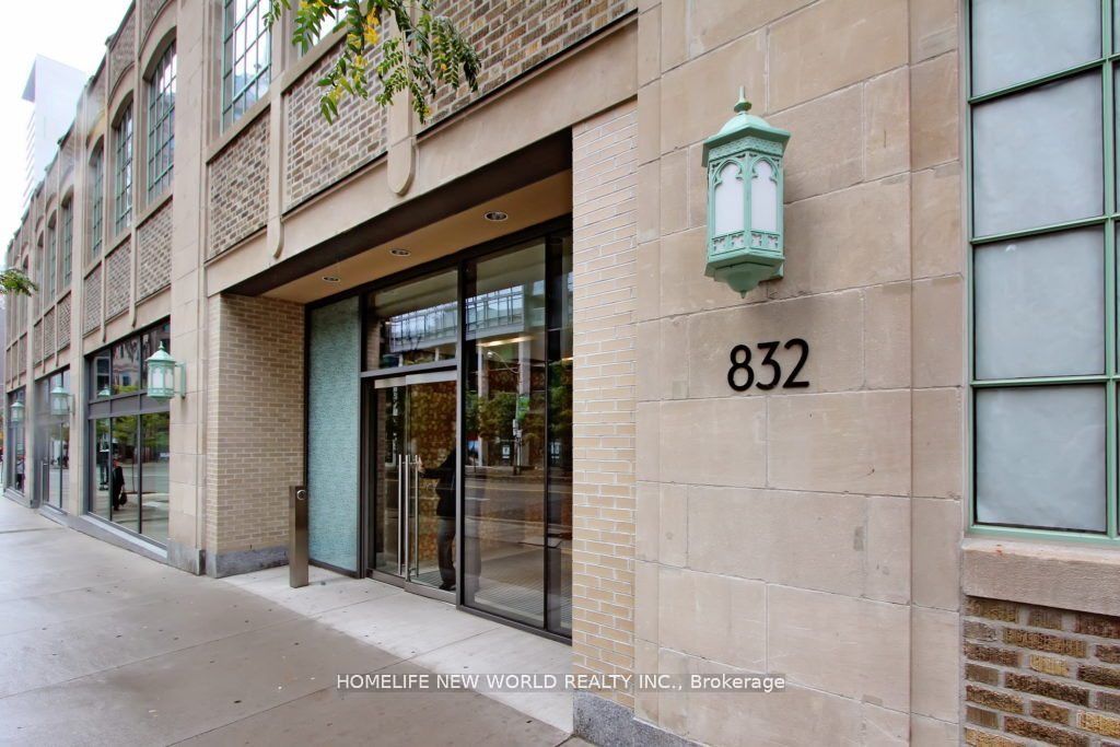 832 Bay Street 907 Property Photo 1