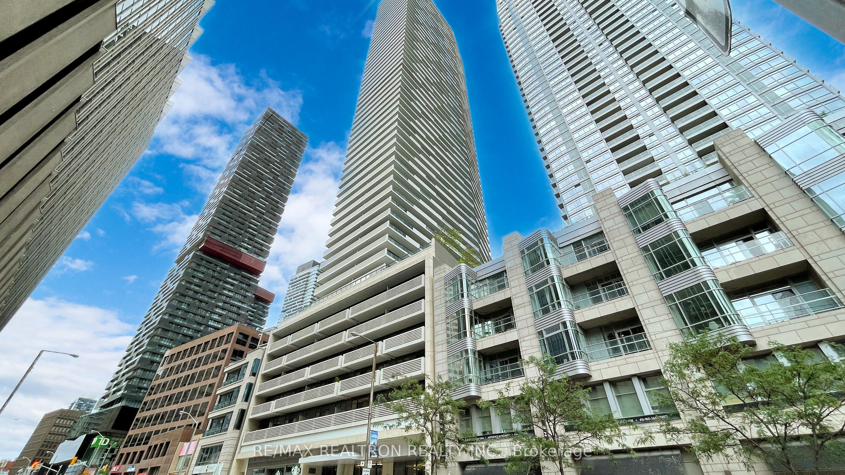 2221 Yonge Street 2609 Property Photo 1