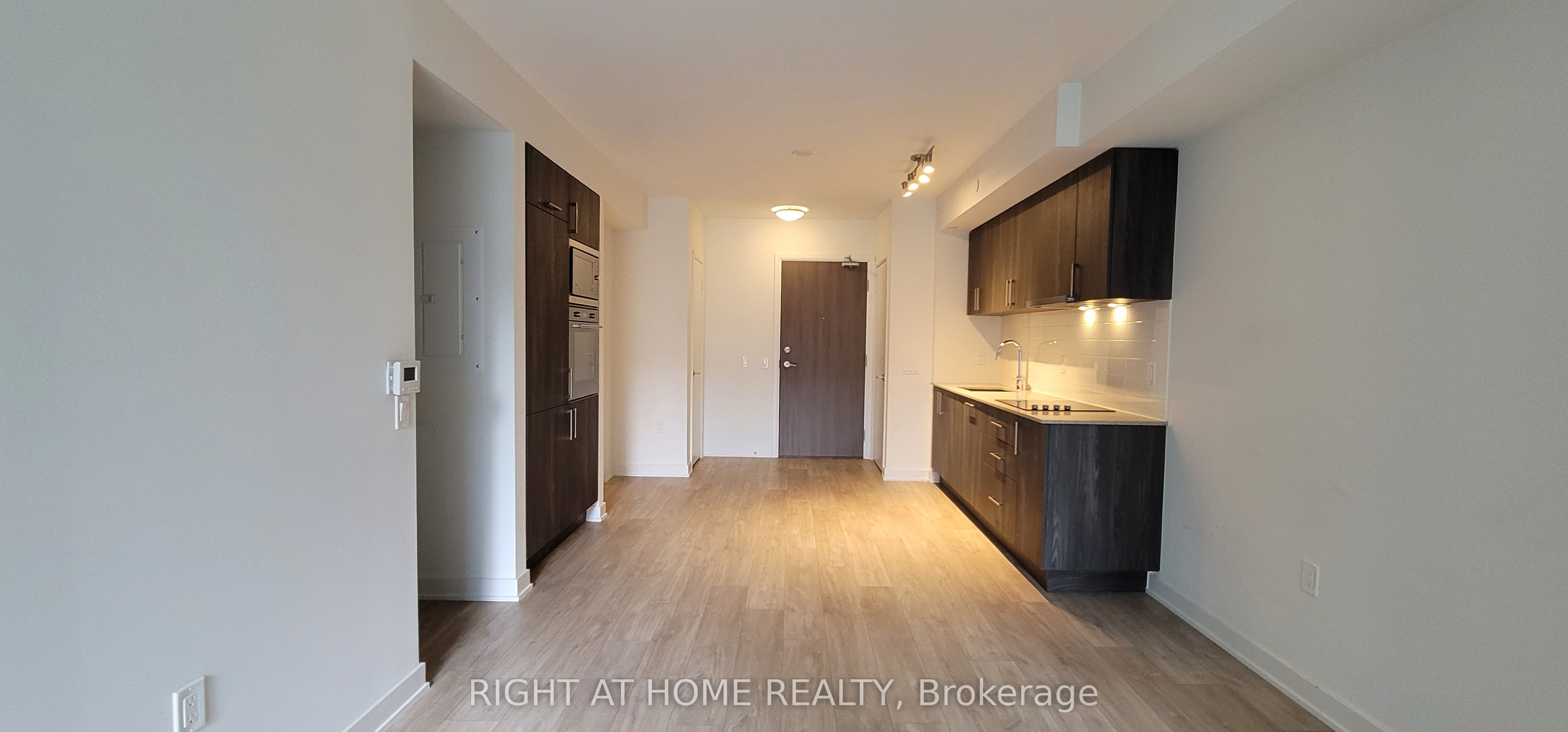 576 Front Street W 614 Property Photo 5