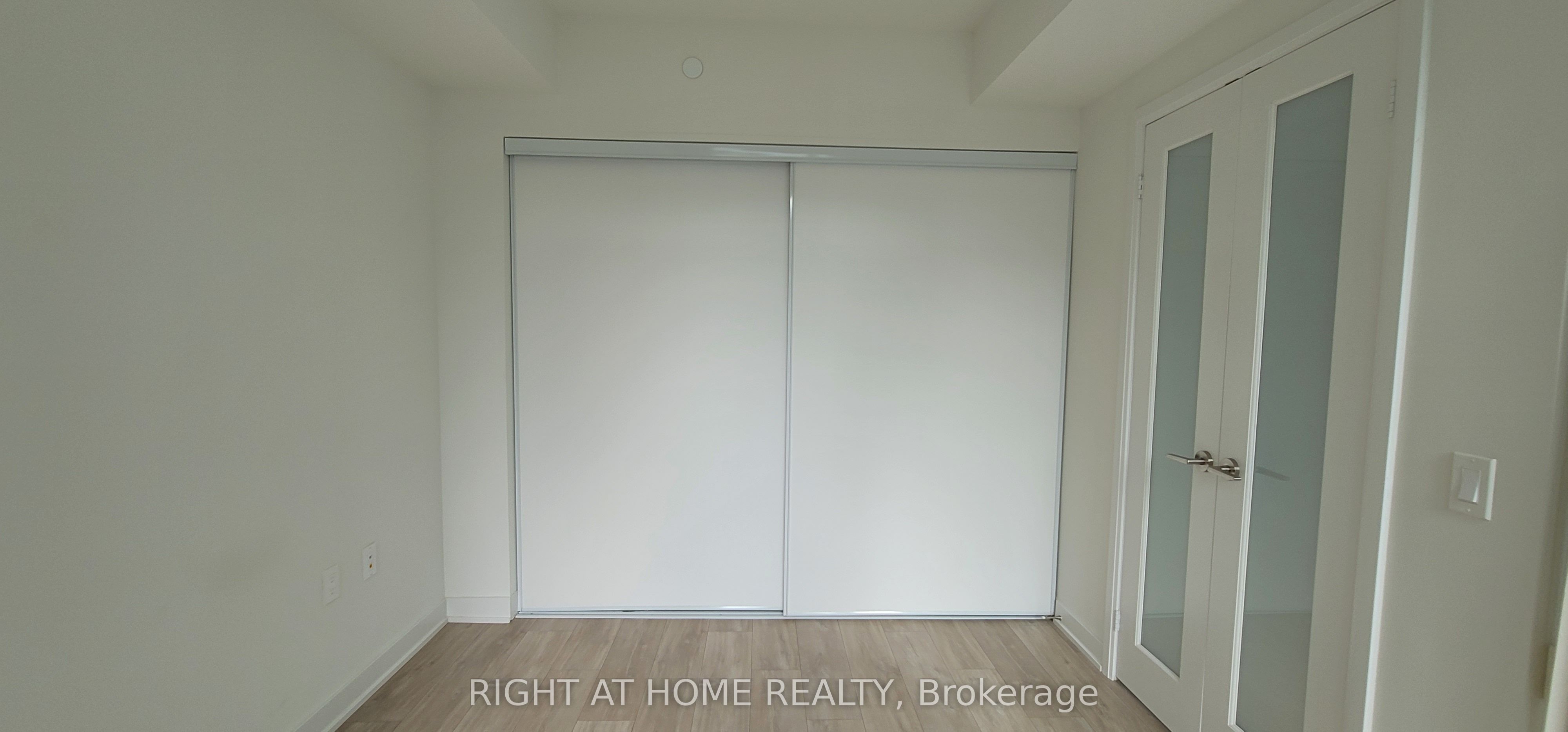 576 Front Street W 614 Property Photo 12