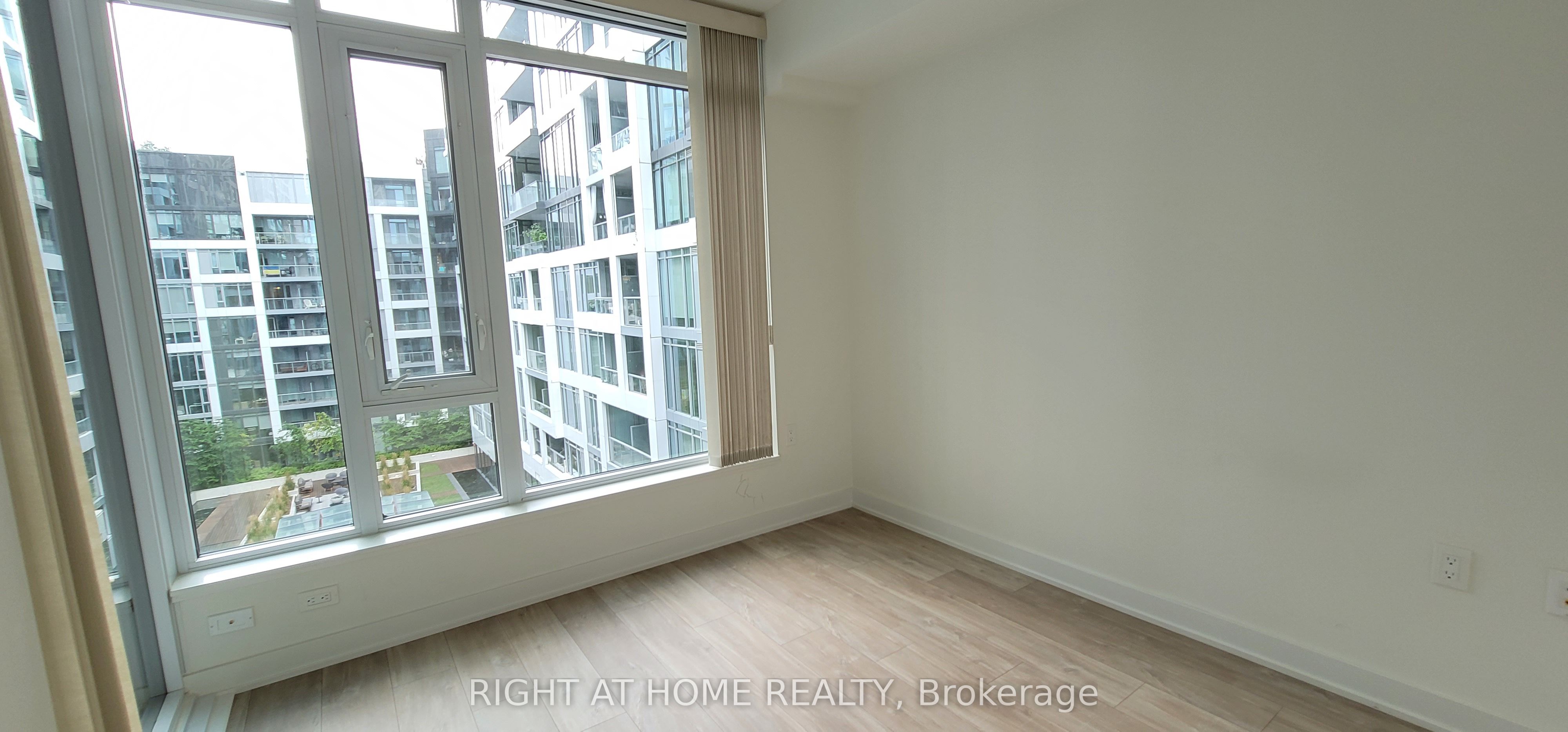 576 Front Street W 614 Property Photo 13