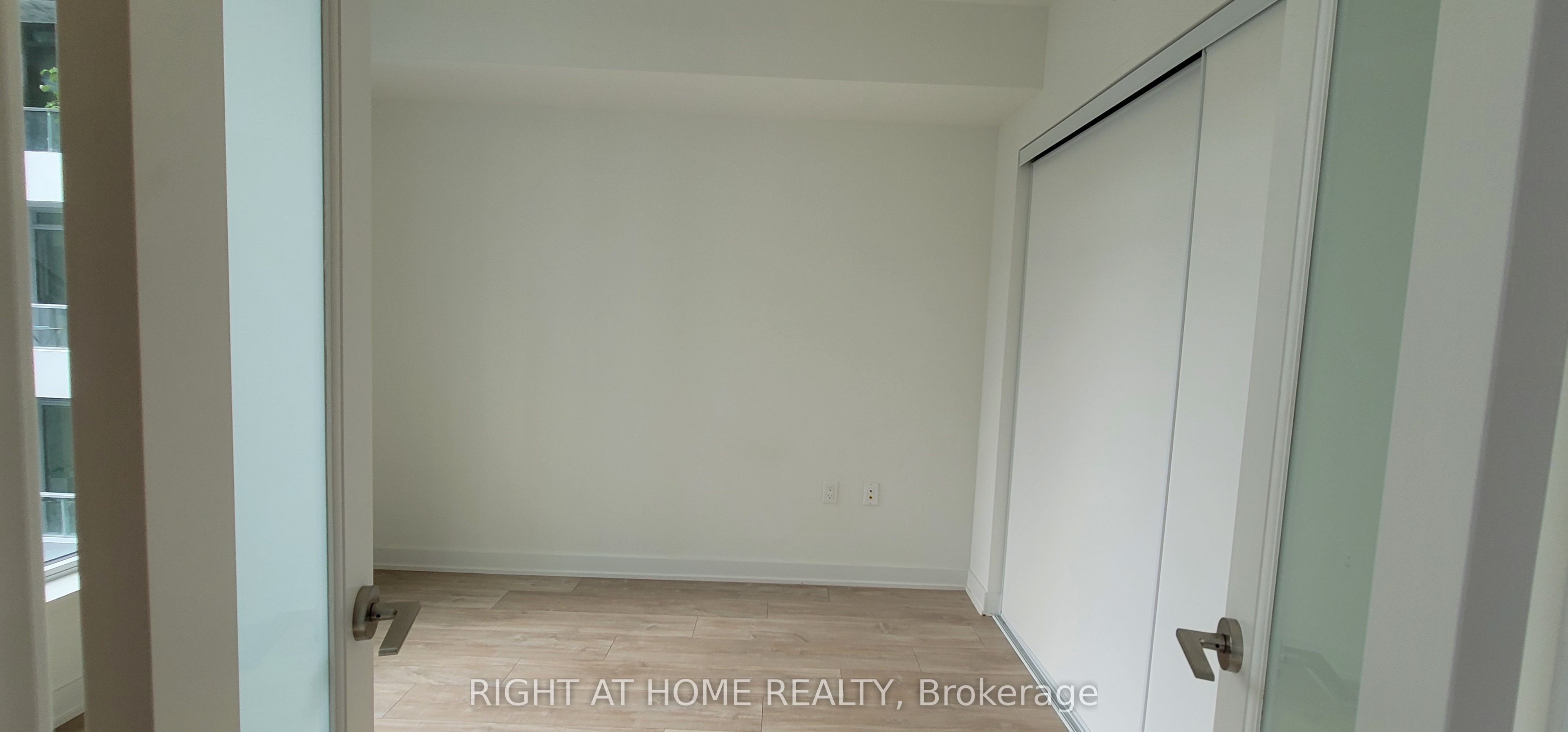 576 Front Street W 614 Property Photo 17
