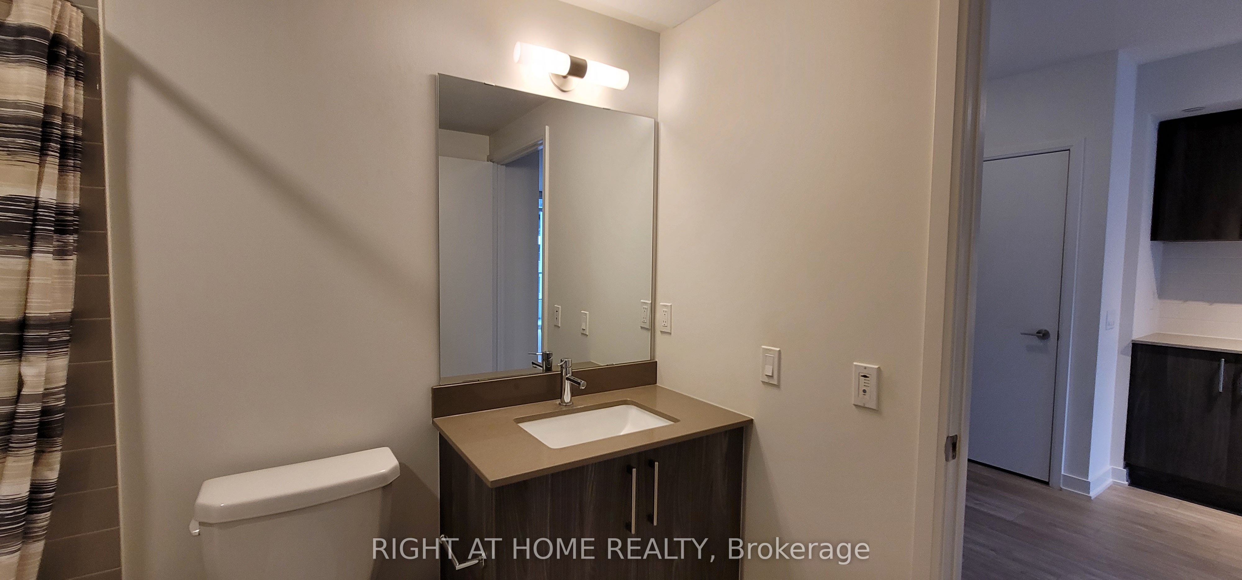 576 Front Street W 614 Property Photo 19
