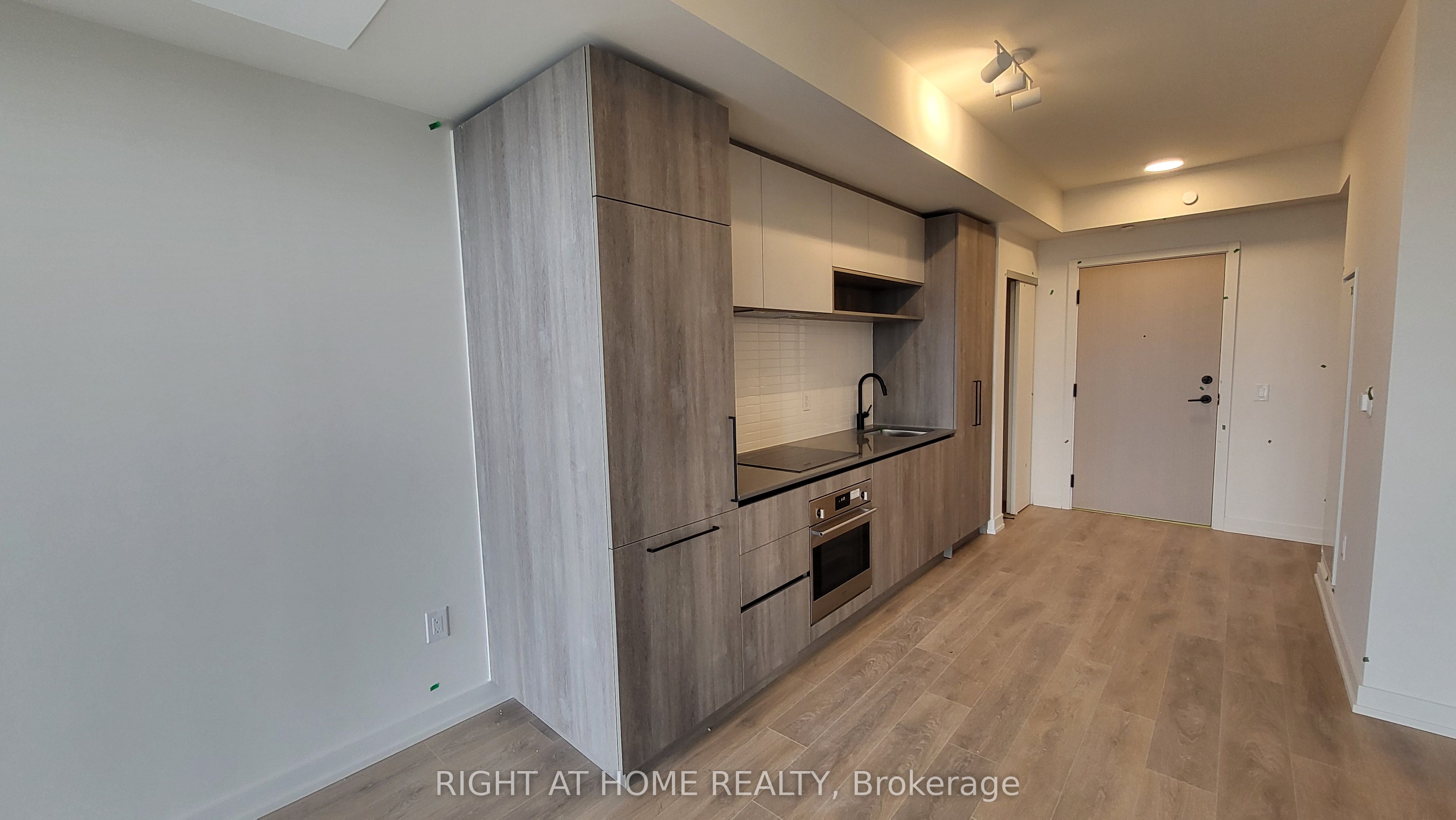 181 Sterling Road 1104 Property Photo 3
