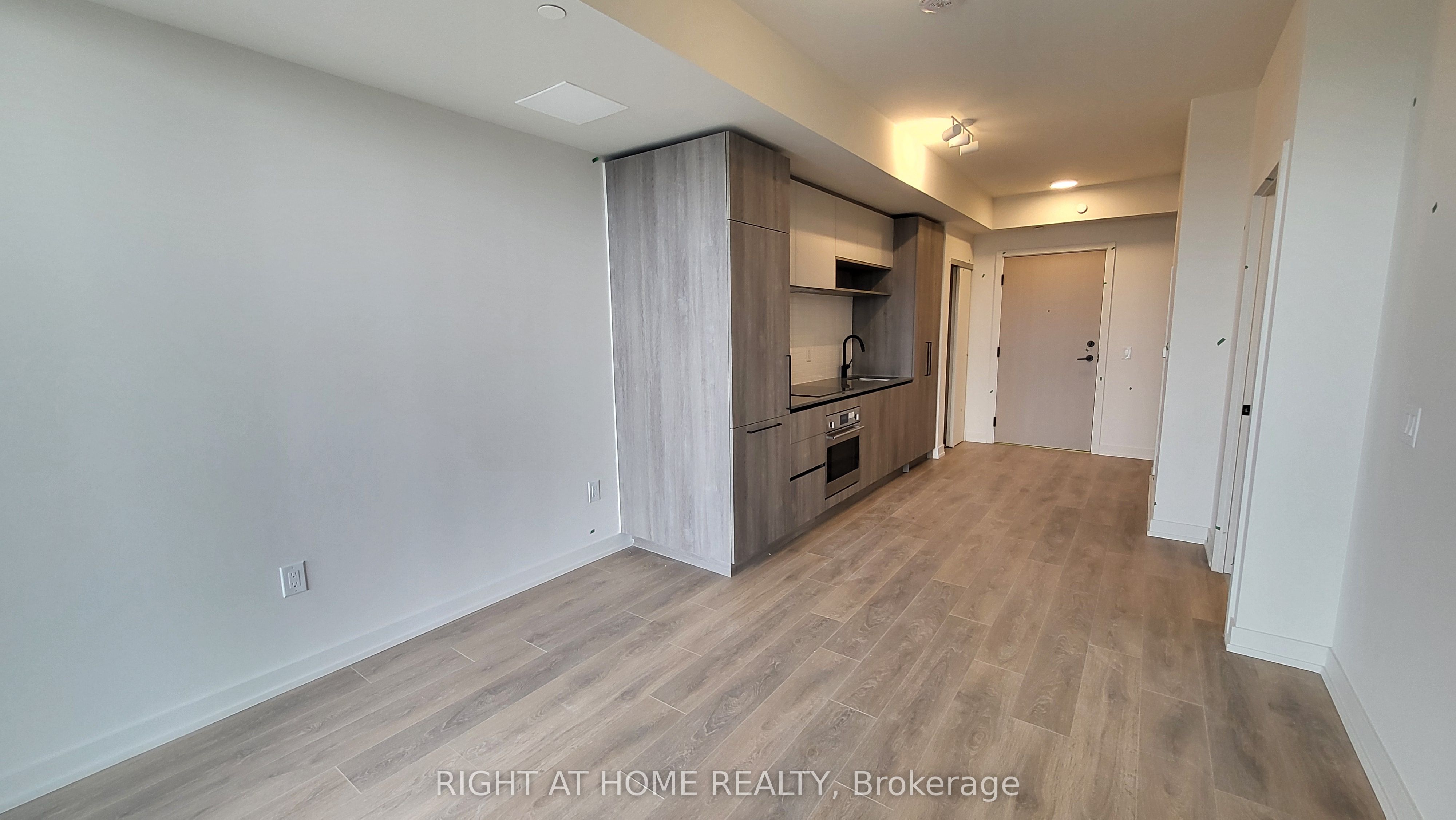 181 Sterling Road 1104 Property Photo 5