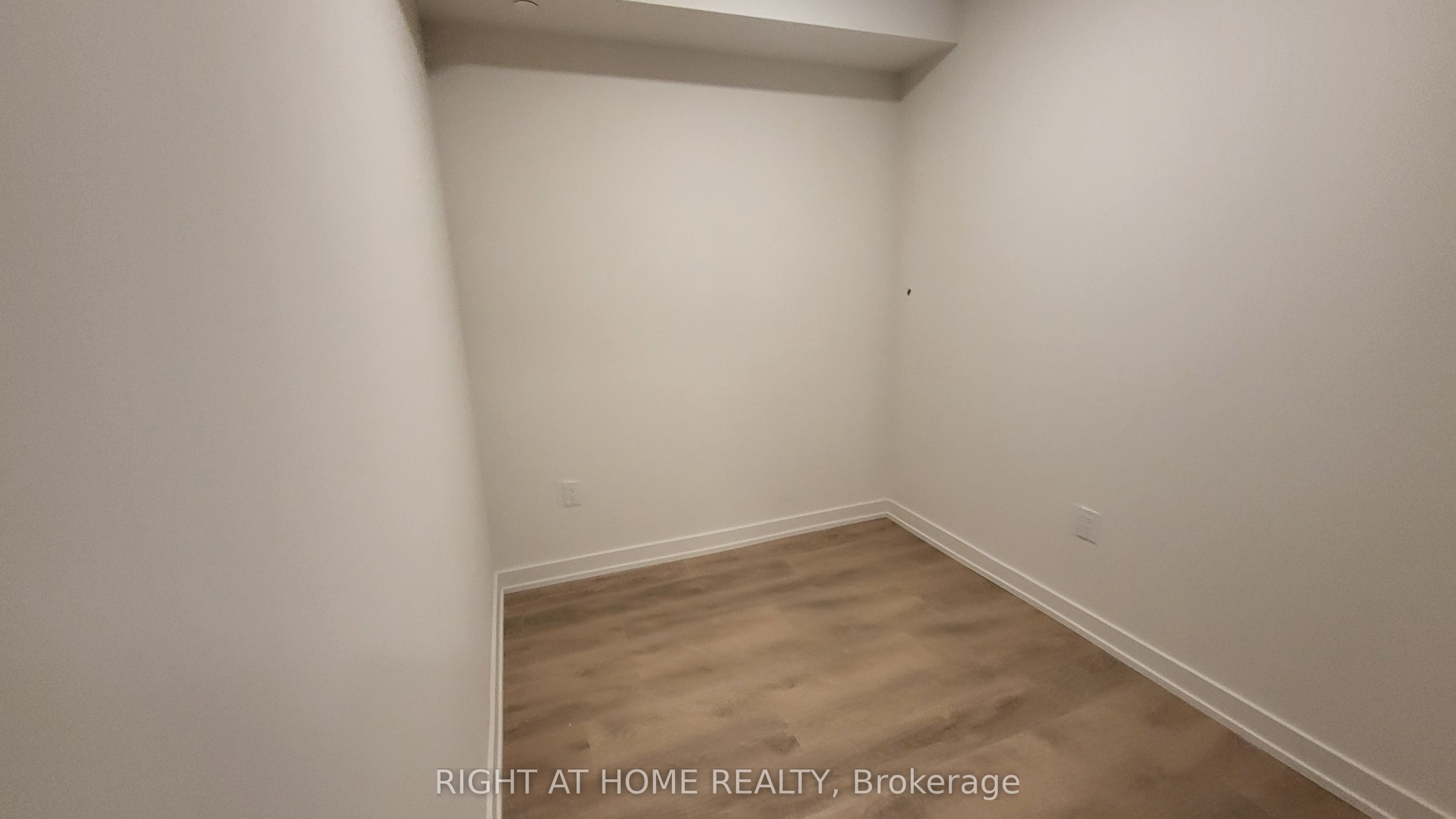 181 Sterling Road 1104 Property Photo 8