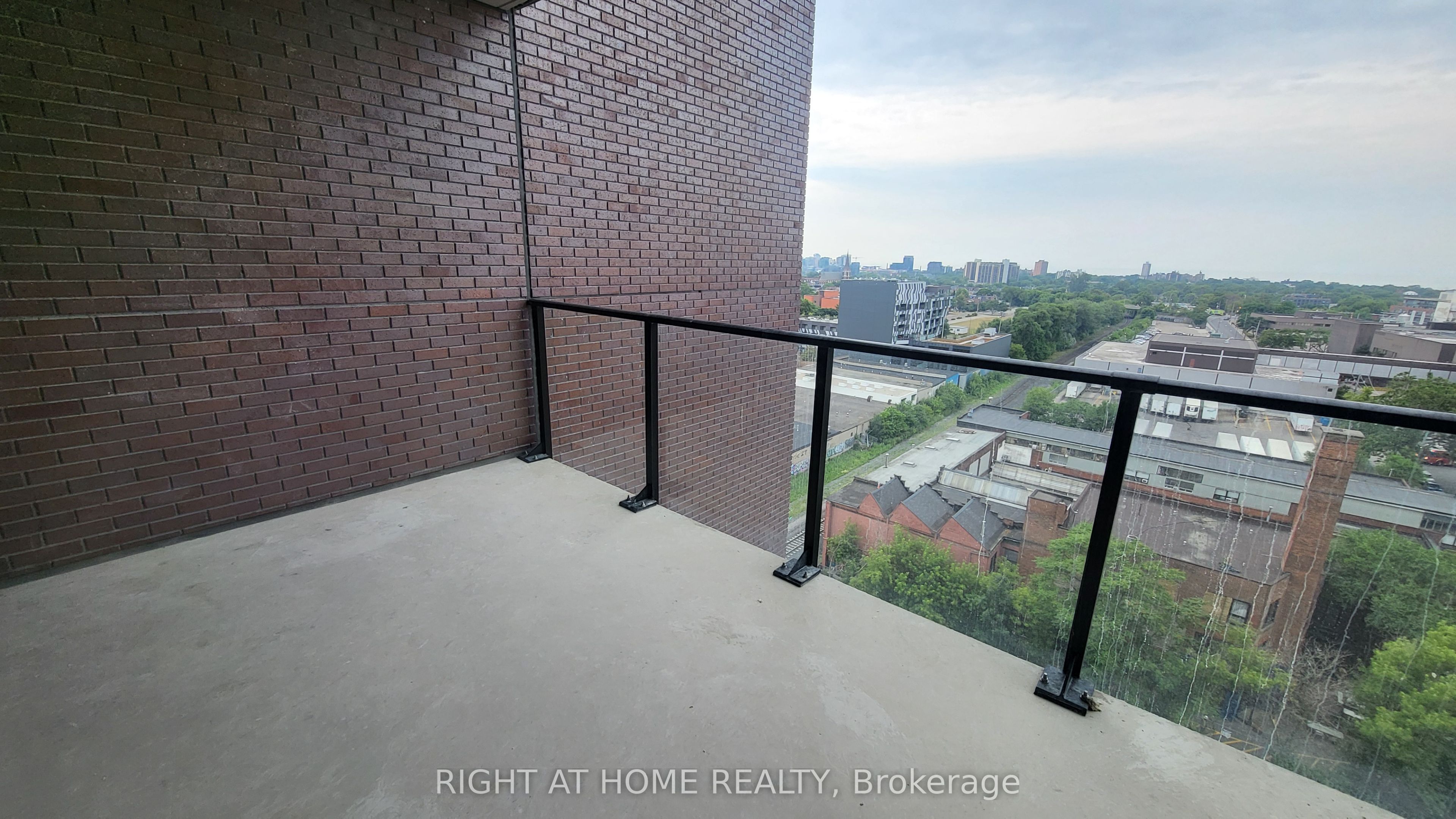 181 Sterling Road 1104 Property Photo 14