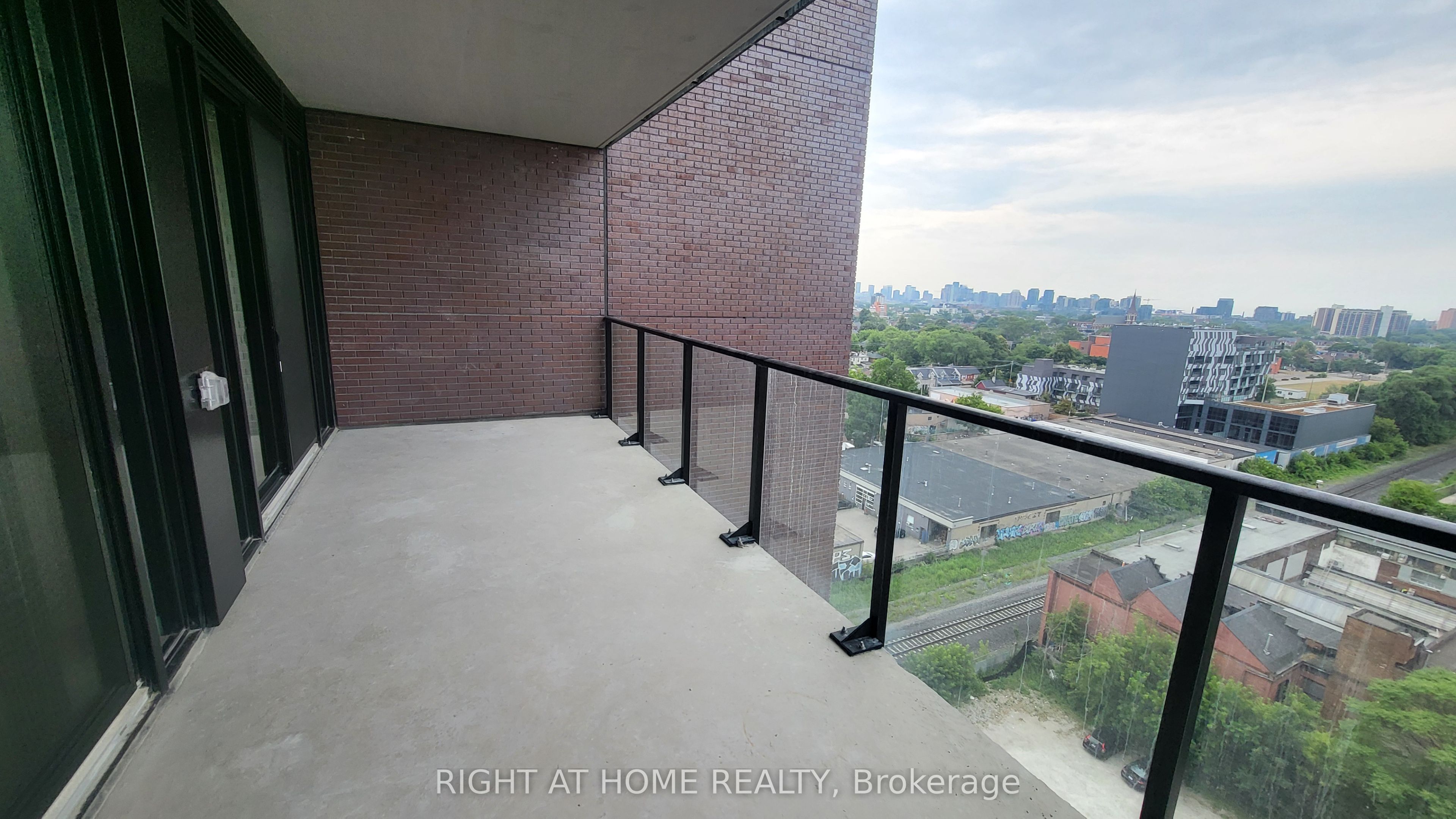 181 Sterling Road 1104 Property Photo 15