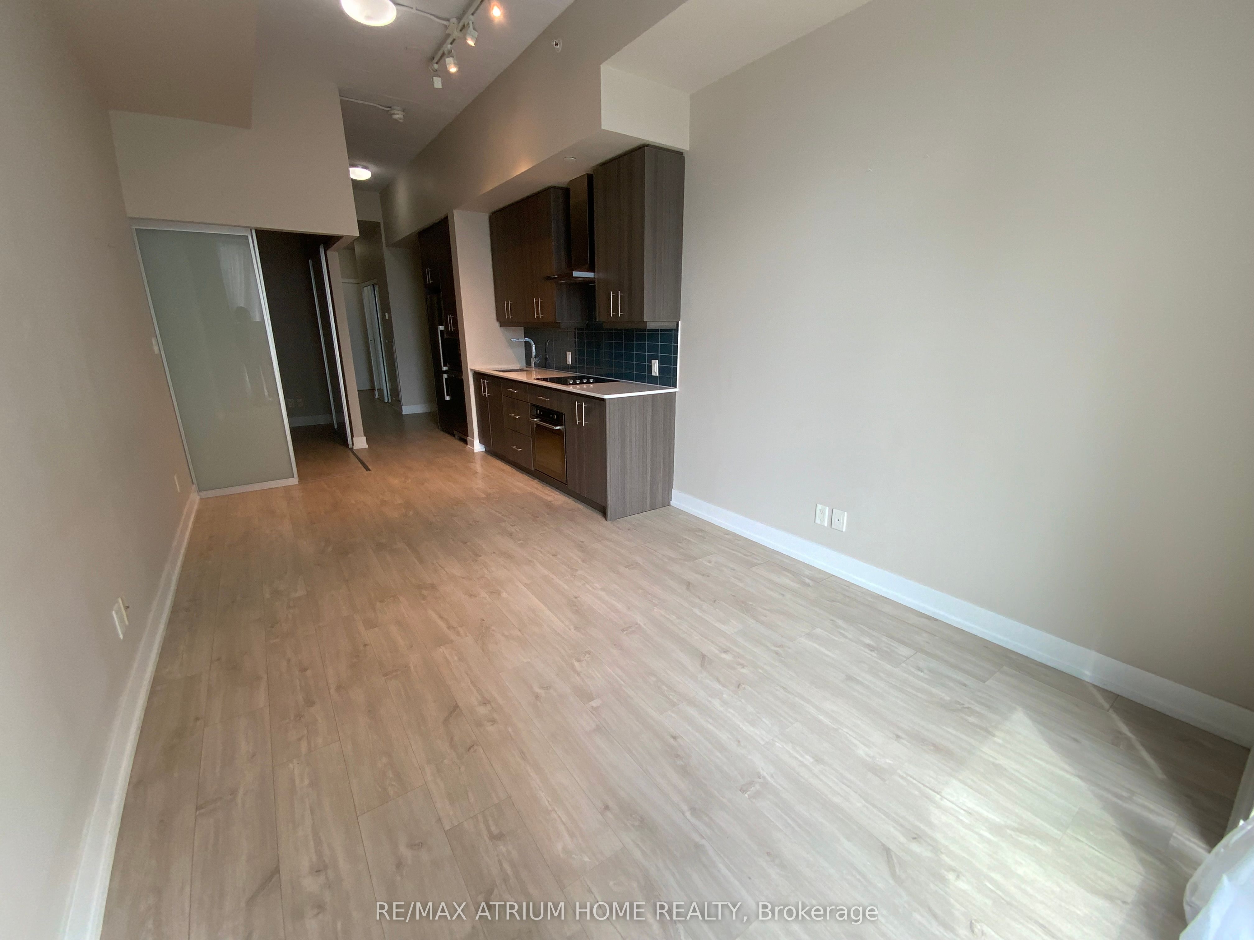 75 The Donway N/a W 904 Property Photo 2