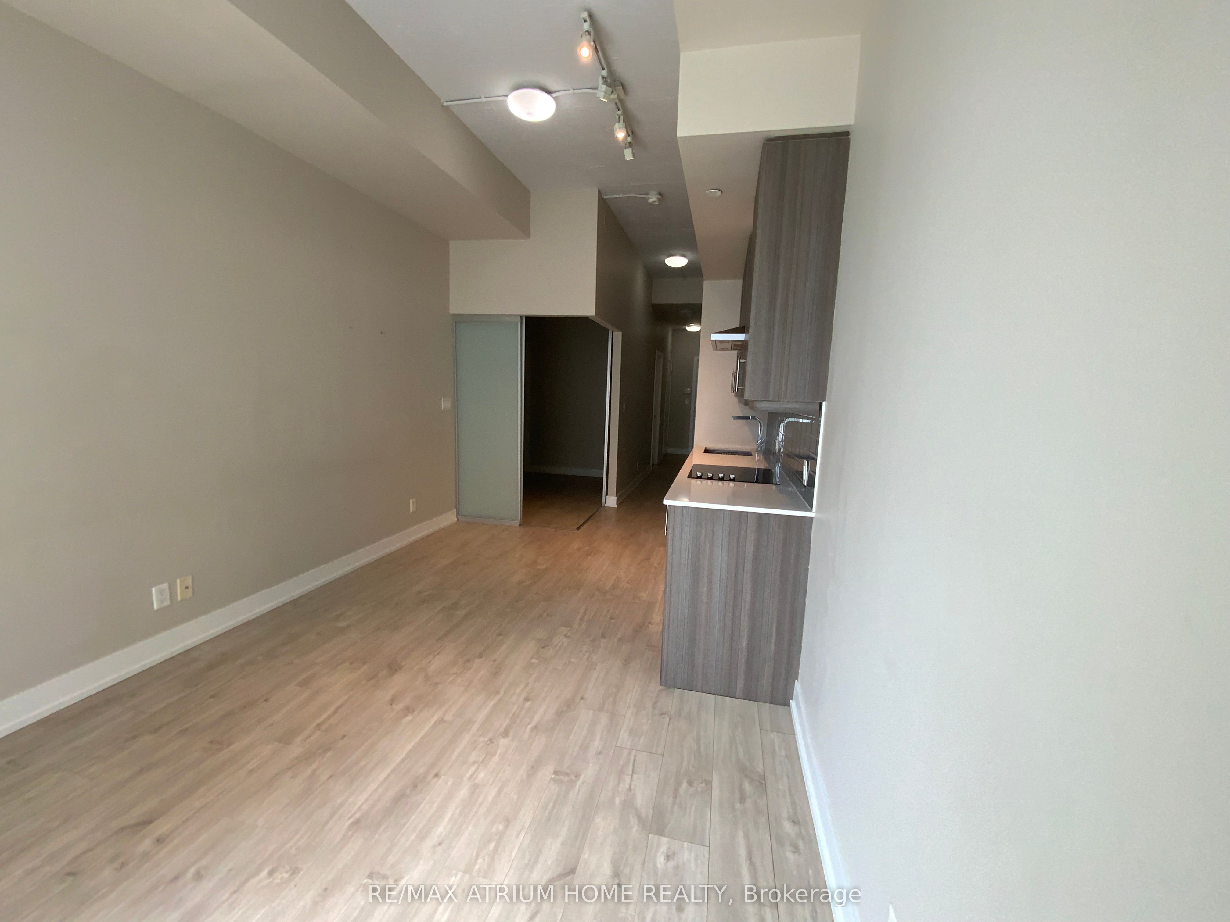 75 The Donway N/a W 904 Property Photo 3