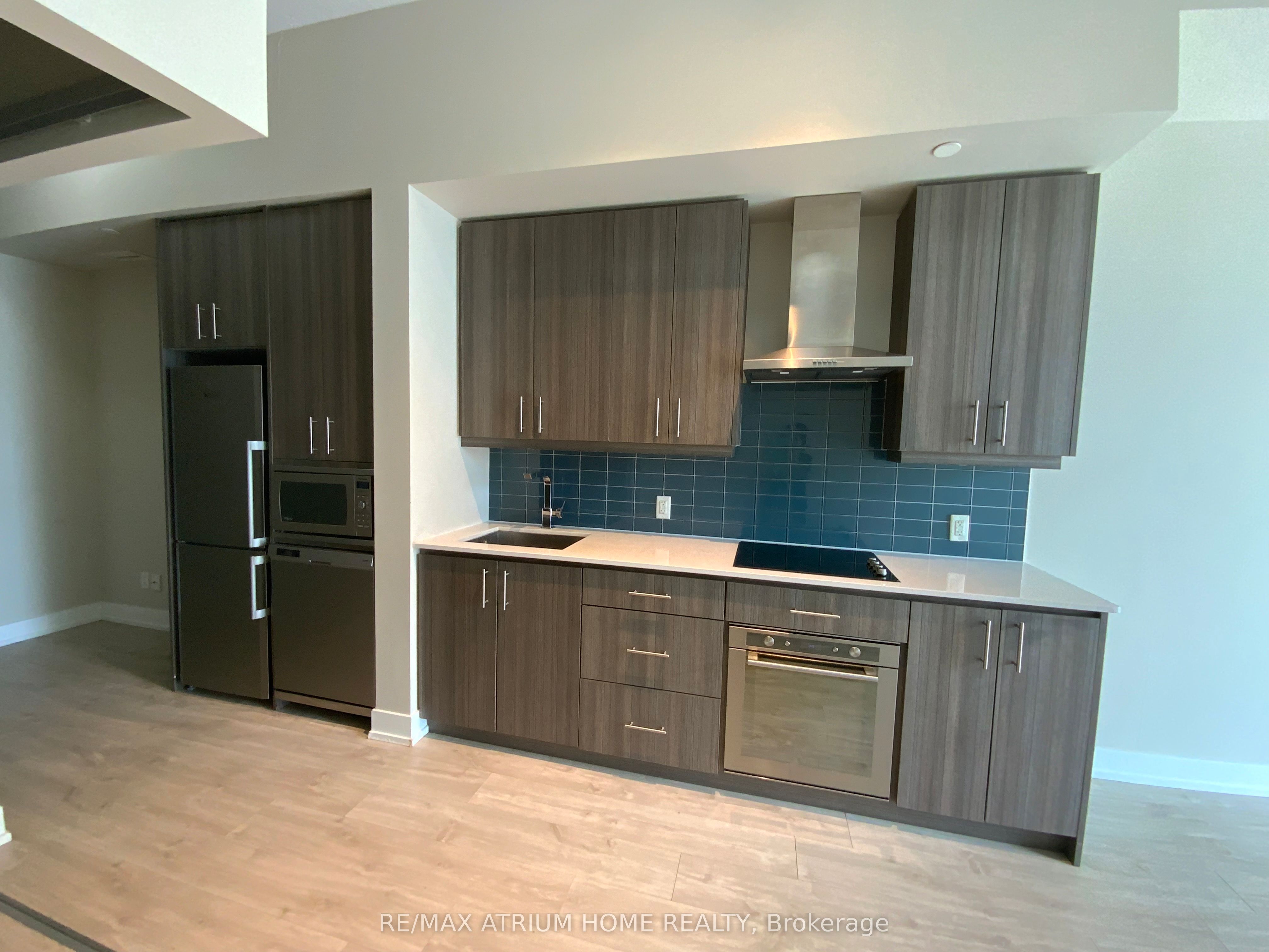 75 The Donway N/a W 904 Property Photo 4