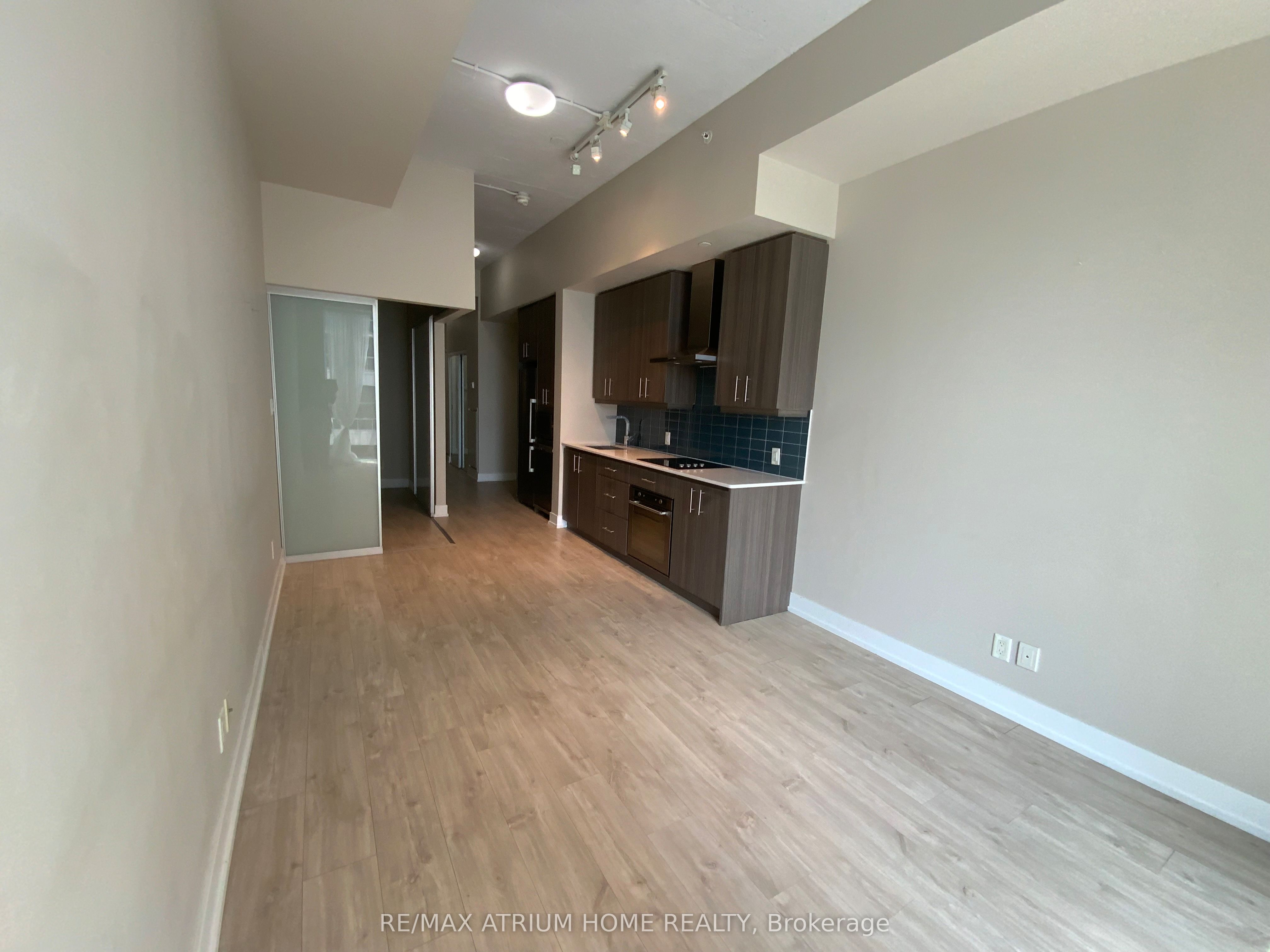75 The Donway N/a W 904 Property Photo 5