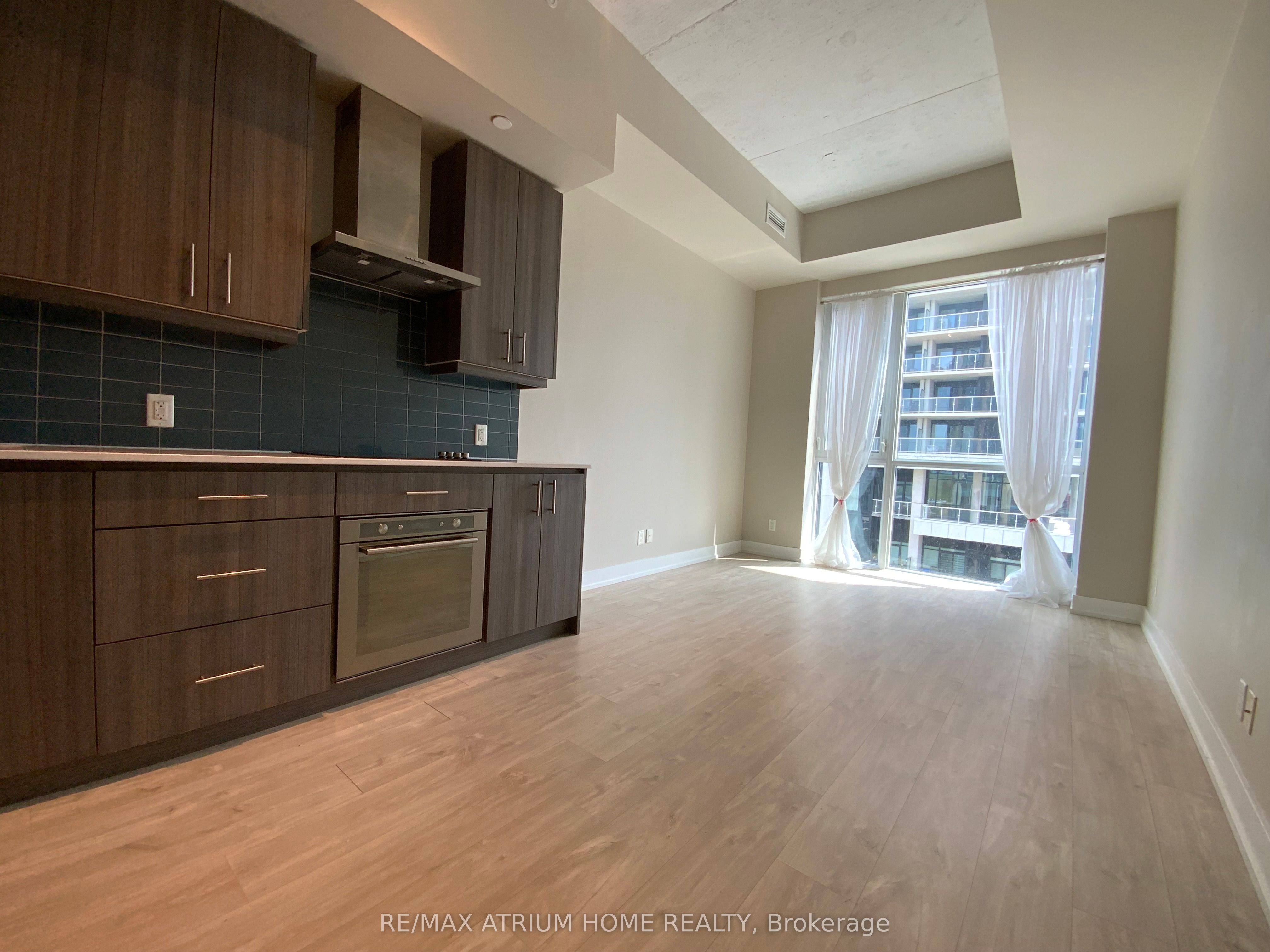 75 The Donway N/a W 904 Property Photo 7